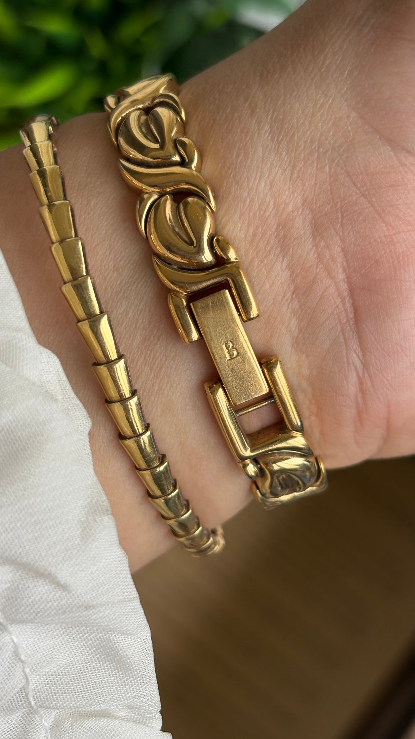 Extremely Rare Vintage Bulova Watch in Gold Tone (Beautiful Bracelet Details)