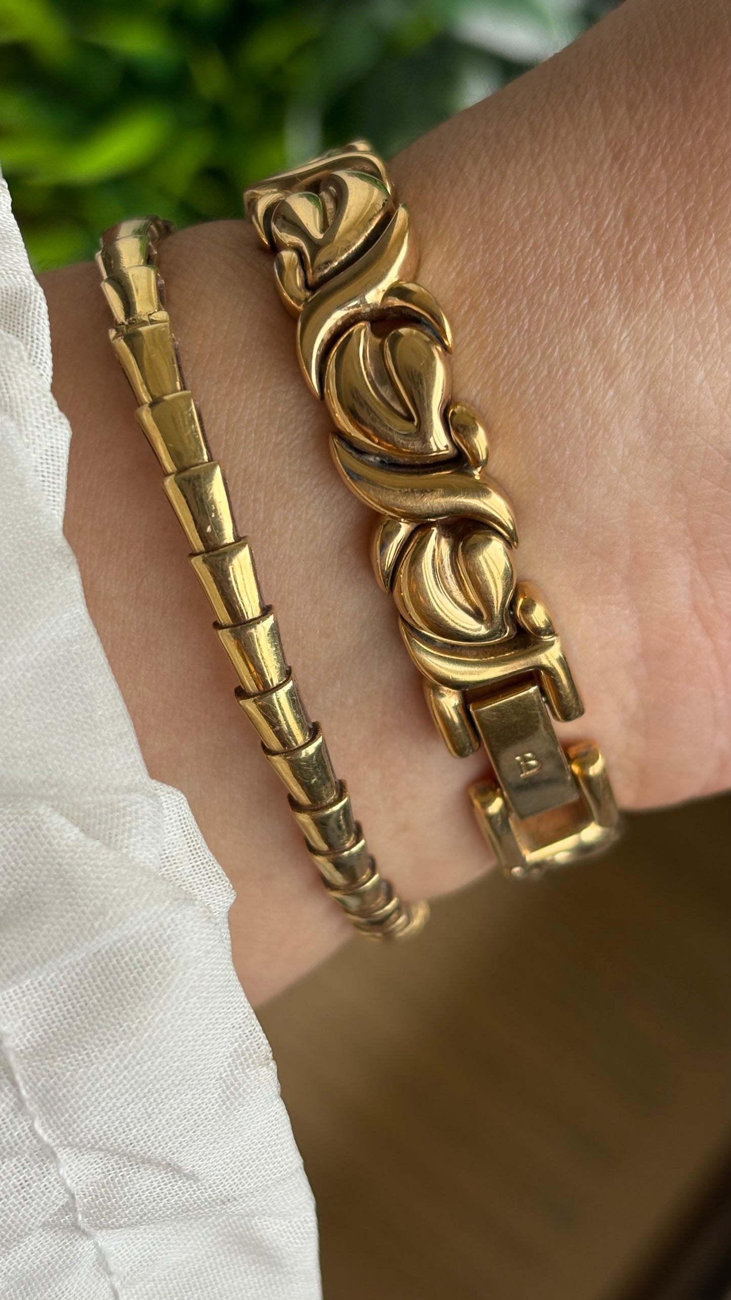 Extremely Rare Vintage Bulova Watch in Gold Tone (Beautiful Bracelet Details)