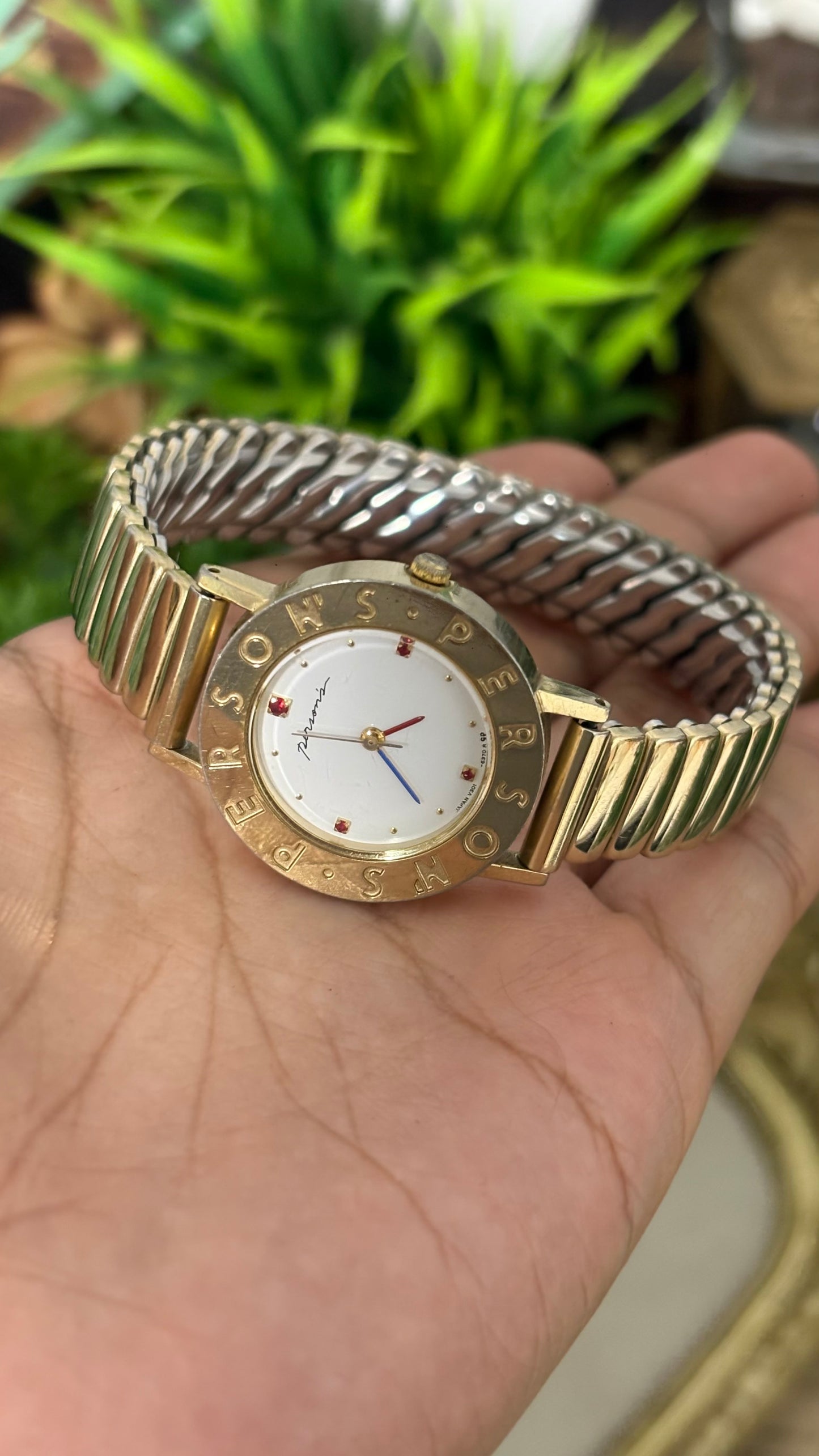 Vintage Person’s Expandable Watch in Gold Tone