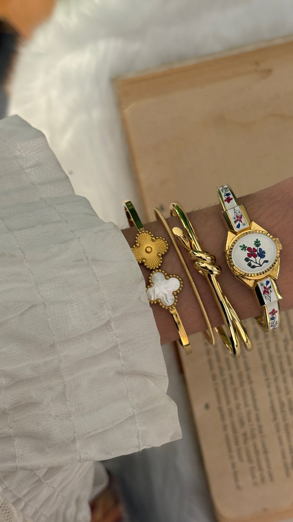 Rare Vintage Hanowa Swiss White Peekaboo Watch in Gold Tone Quartz