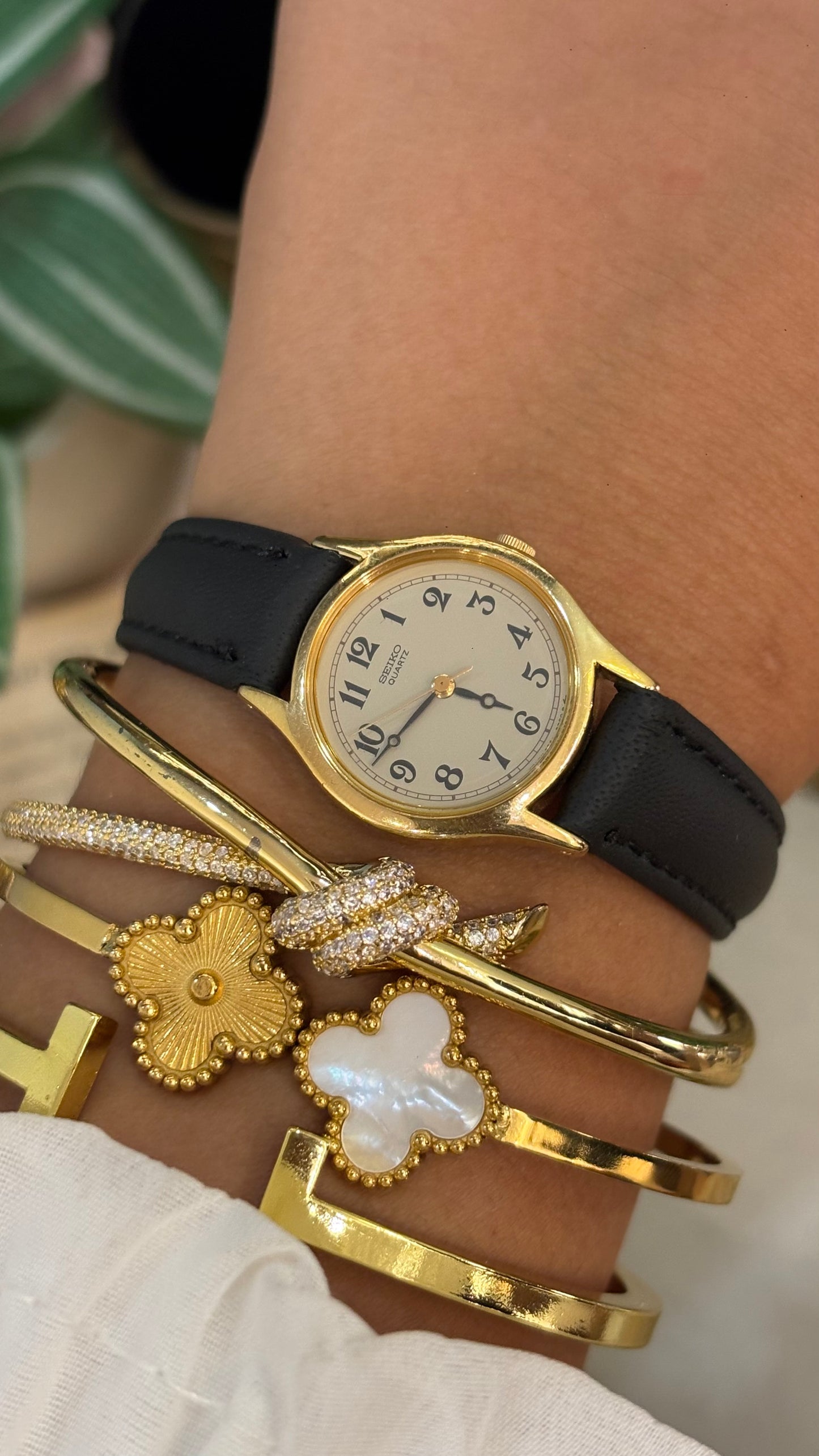 Vintage Seiko Watch in Black Leather Straps