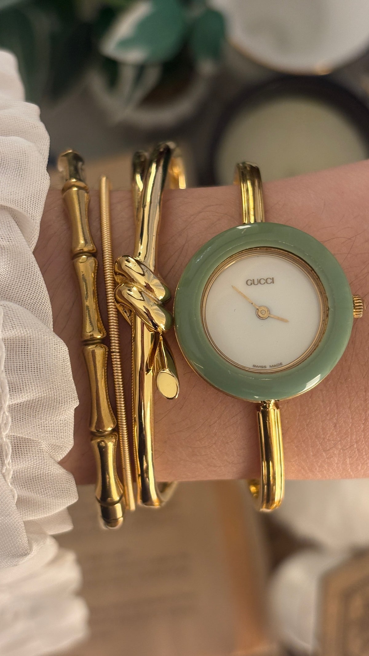 Rare Vintage Gucci Swiss Interchangeable Cherry Line Bezel Bangle Watch Set in Gold Tone Quartz