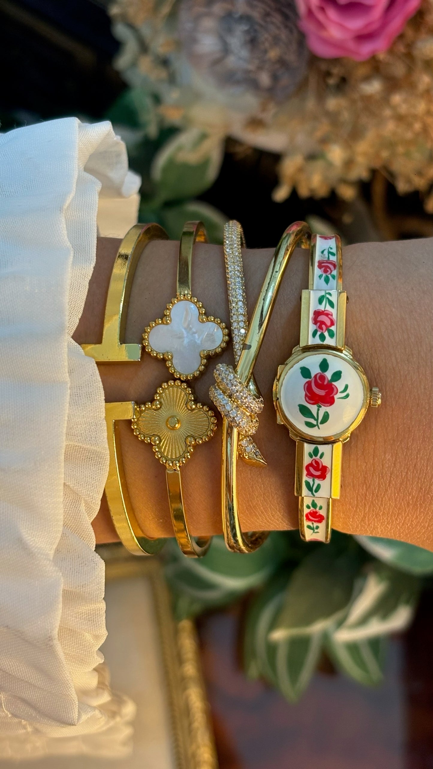 Extremely Rare Dainty Vintage Itraco White Victorian Peekaboo Watch in Gold Tone Quartz