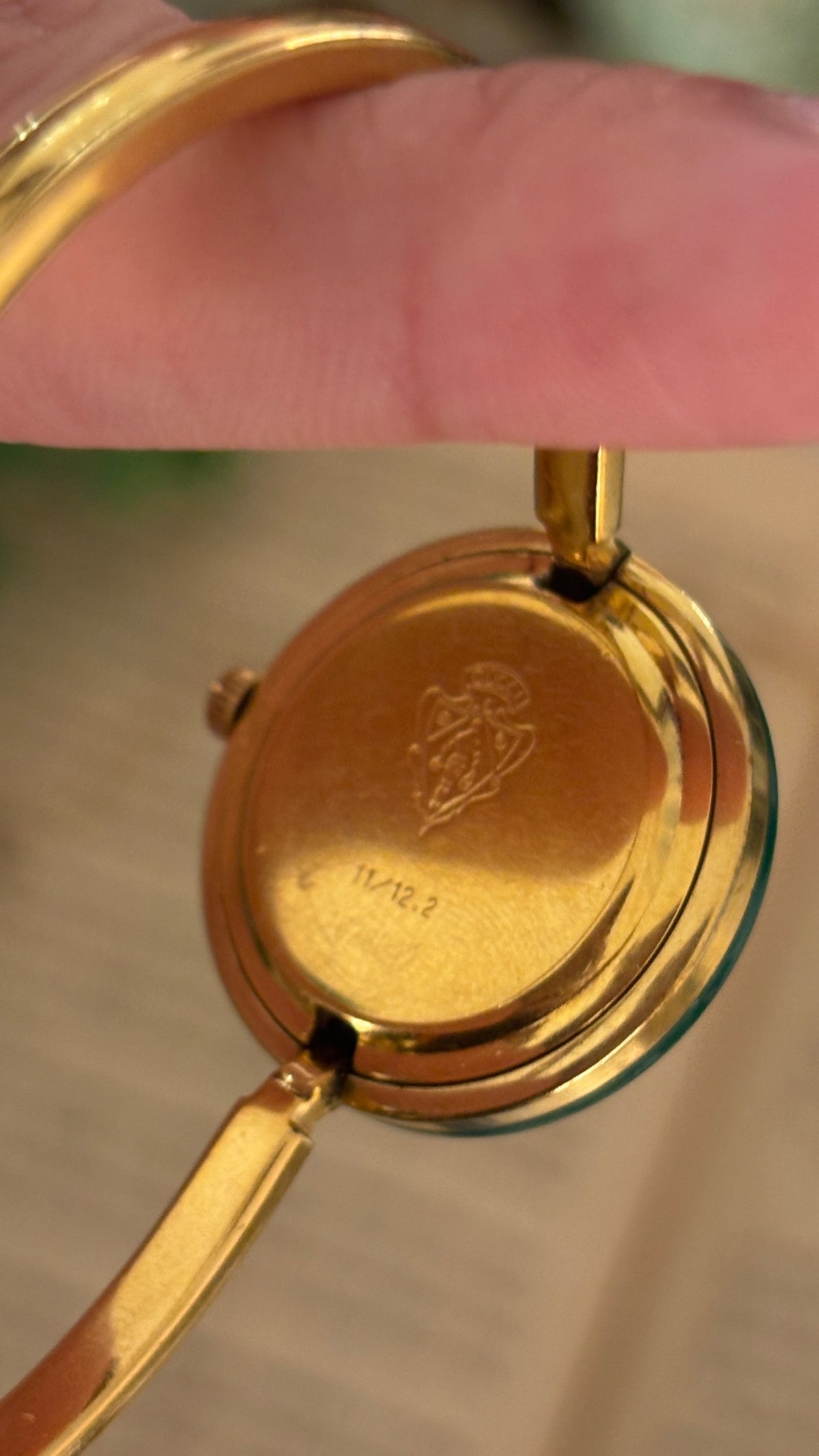 Rare Vintage Gucci Swiss Interchangeable Cherry Line Bezel Bangle Watch Set in Gold Tone Quartz