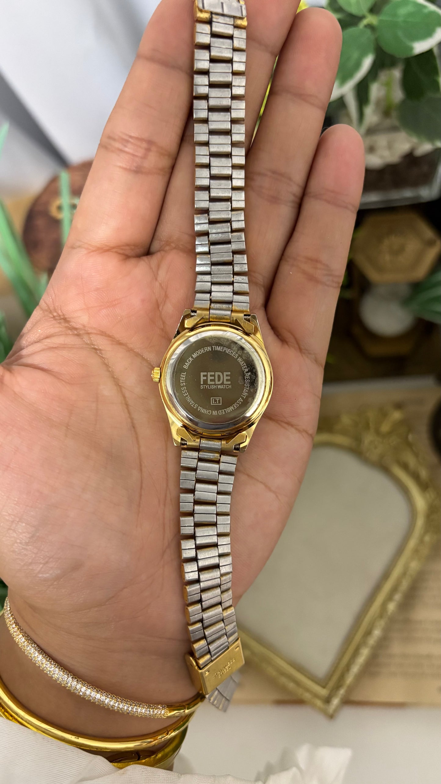 Vintage FEDE Stylish Watch in Gold Tone