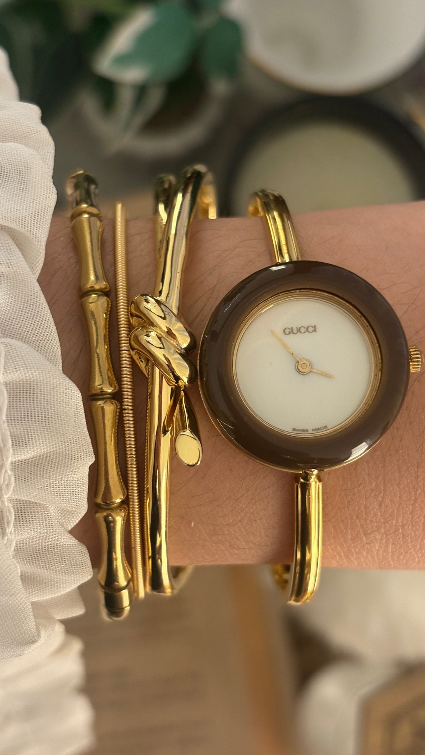 Rare Vintage Gucci Swiss Interchangeable Cherry Line Bezel Bangle Watch Set in Gold Tone Quartz