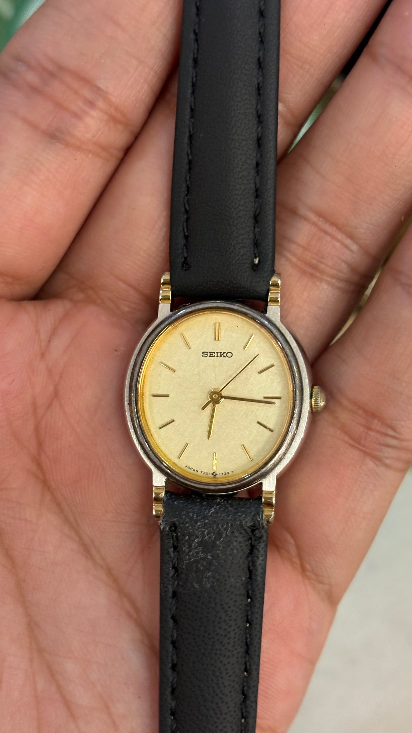 Vintage Seiko Watch in Black Leather Straps Oval Face