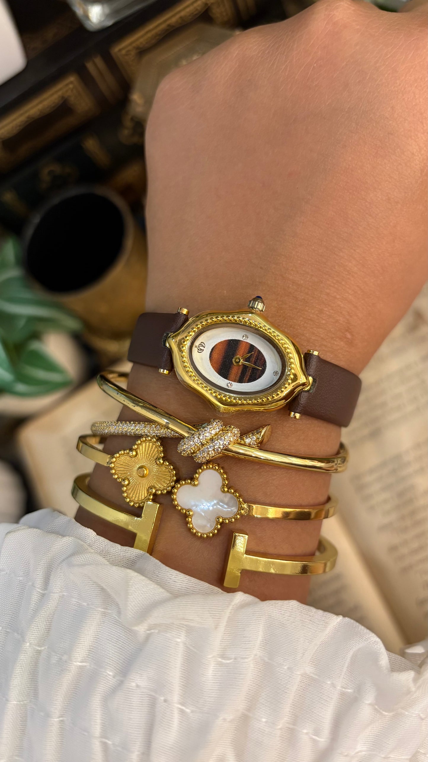Vintage Bridgerton Watch in Brown Leather Straps