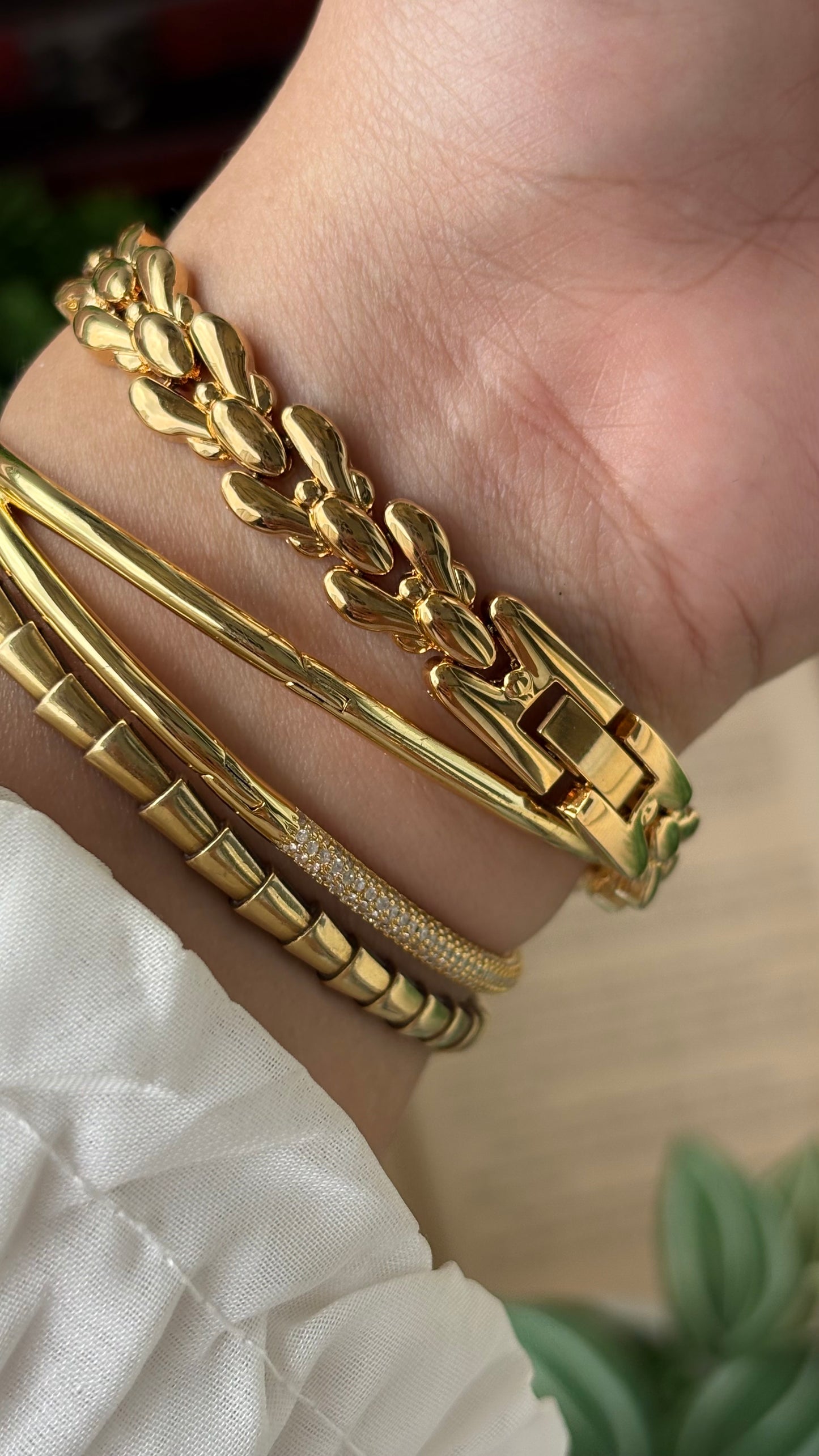 Vintage Myar Swiss Rhinestone Watch in Gold Tone Oval Dial Mother of Pearl Dial Quartz