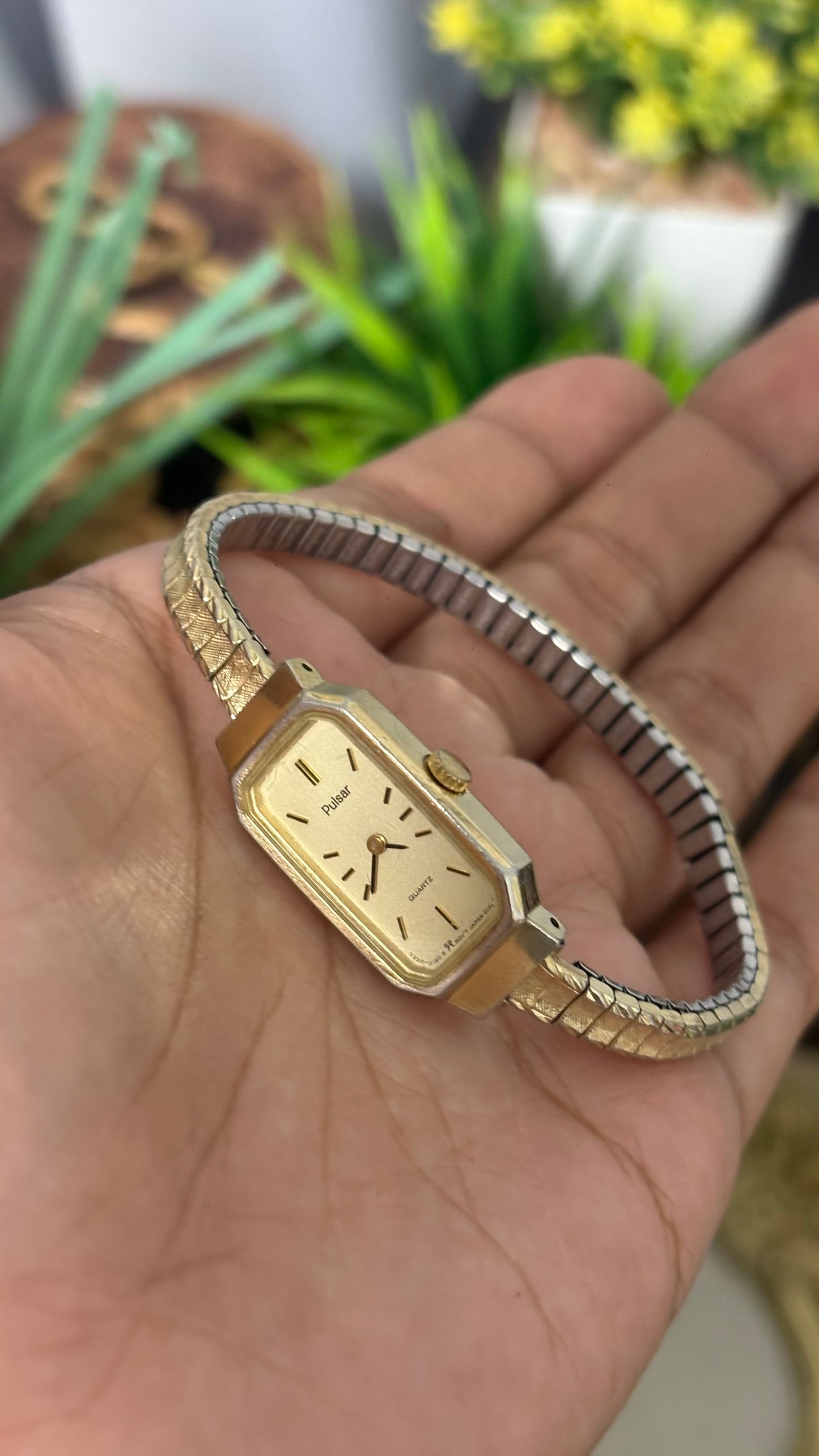 Vintage Pulsar by Seiko Expandable Watch in Gold Tone Slim Dial