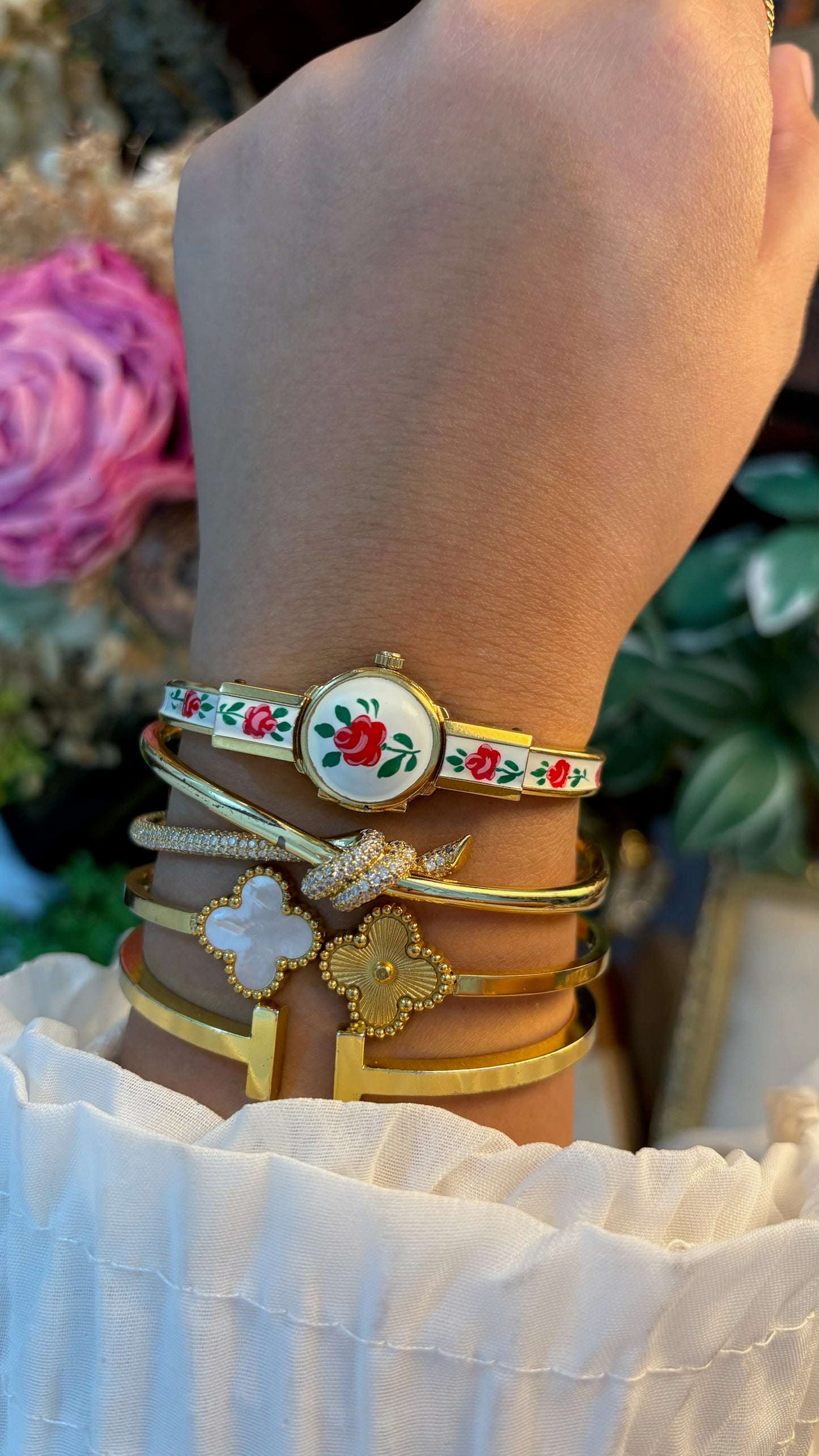 Extremely Rare Dainty Vintage Itraco White Victorian Peekaboo Watch in Gold Tone Quartz