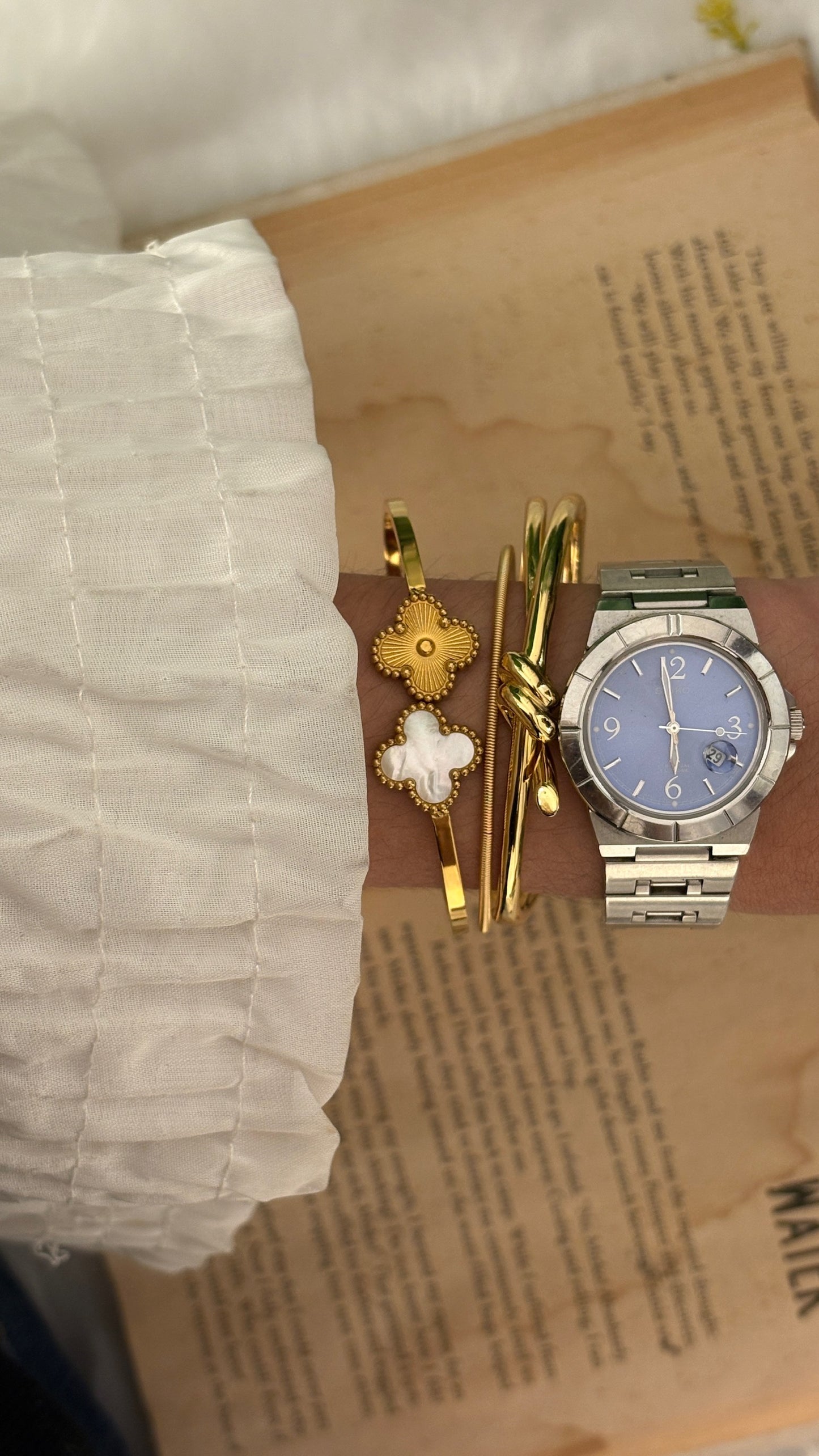 Rare Vintage Seiko Blue Dial Date Window Watch in Silver Tone Quartz