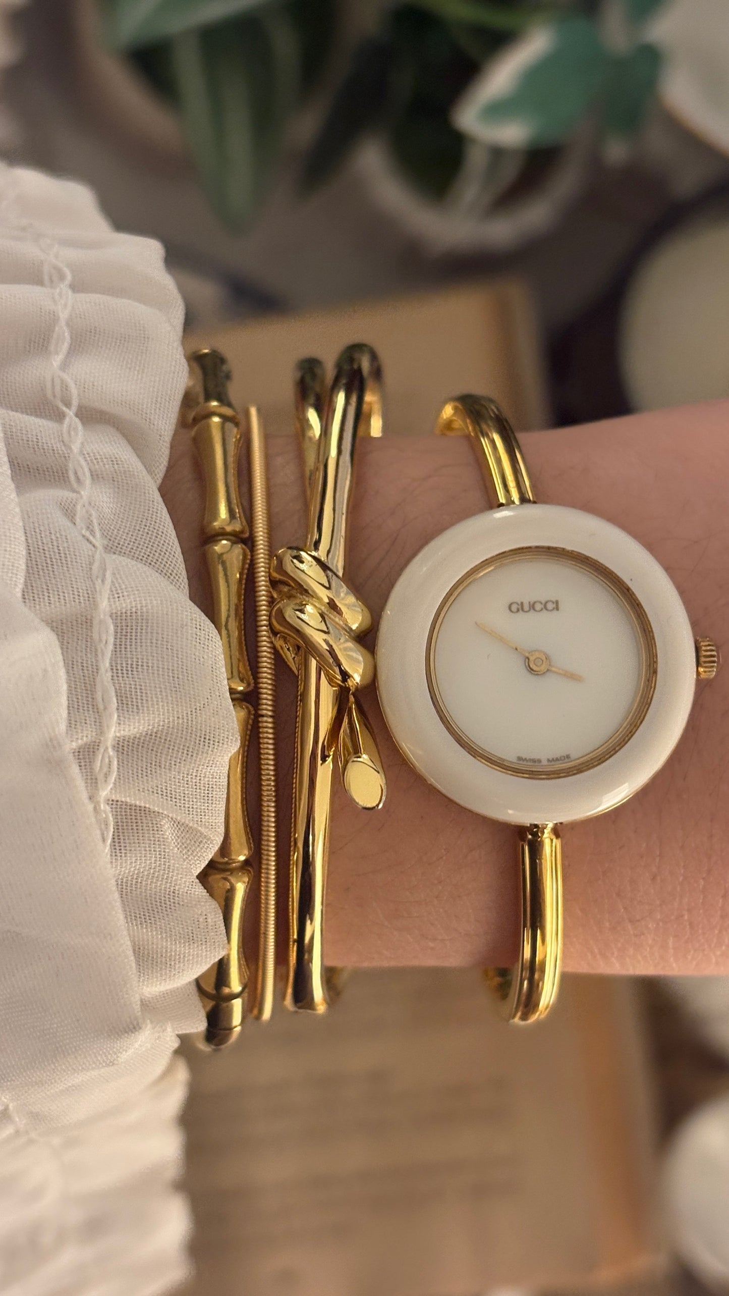 Rare Vintage Gucci Swiss Interchangeable Cherry Line Bezel Bangle Watch Set in Gold Tone Quartz