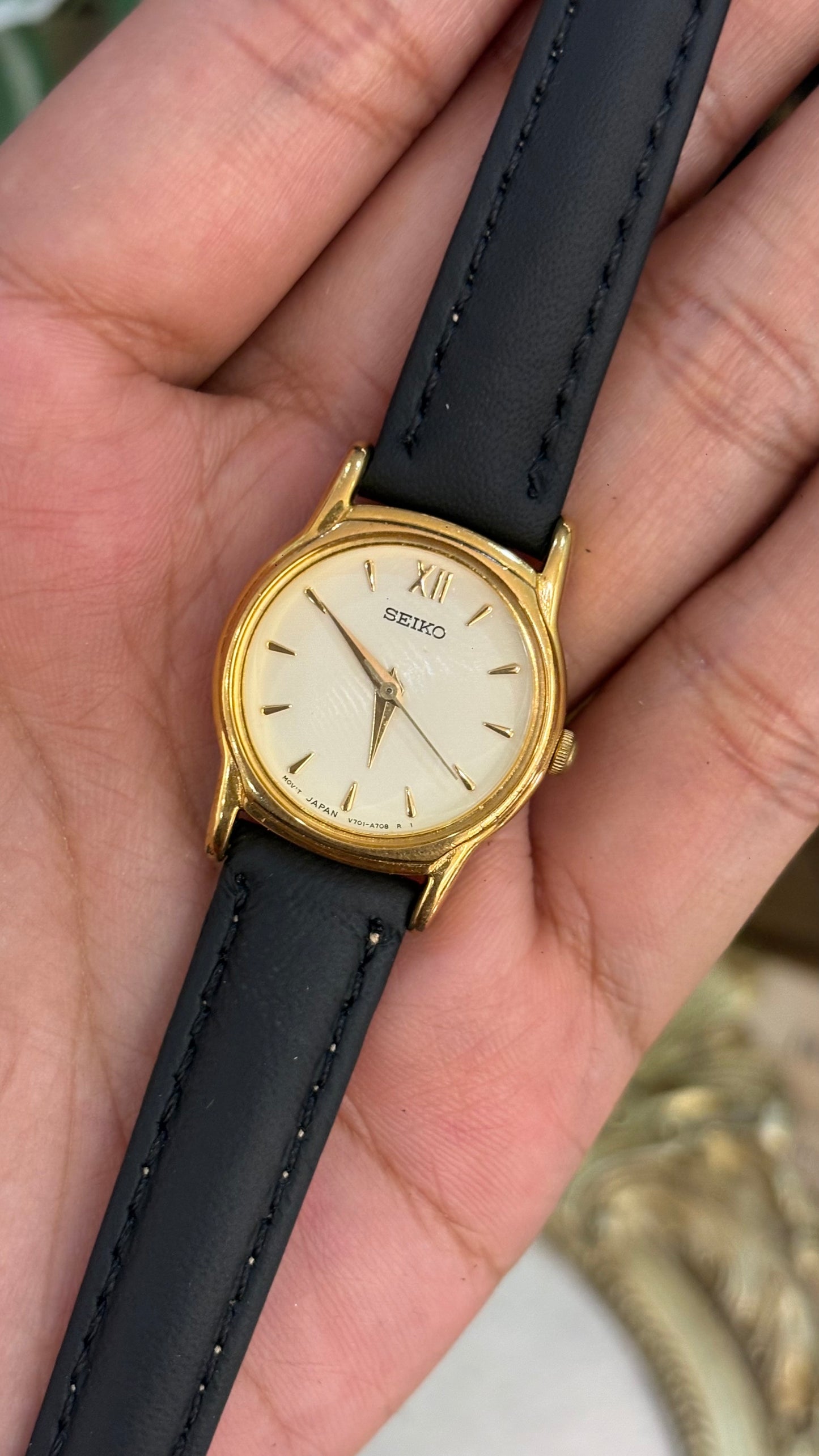 Vintage Seiko Watch in Black Leather Straps