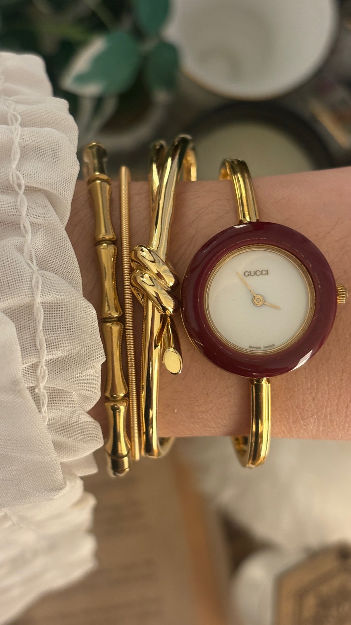 Rare Vintage Gucci Swiss Interchangeable Cherry Line Bezel Bangle Watch Set in Gold Tone Quartz