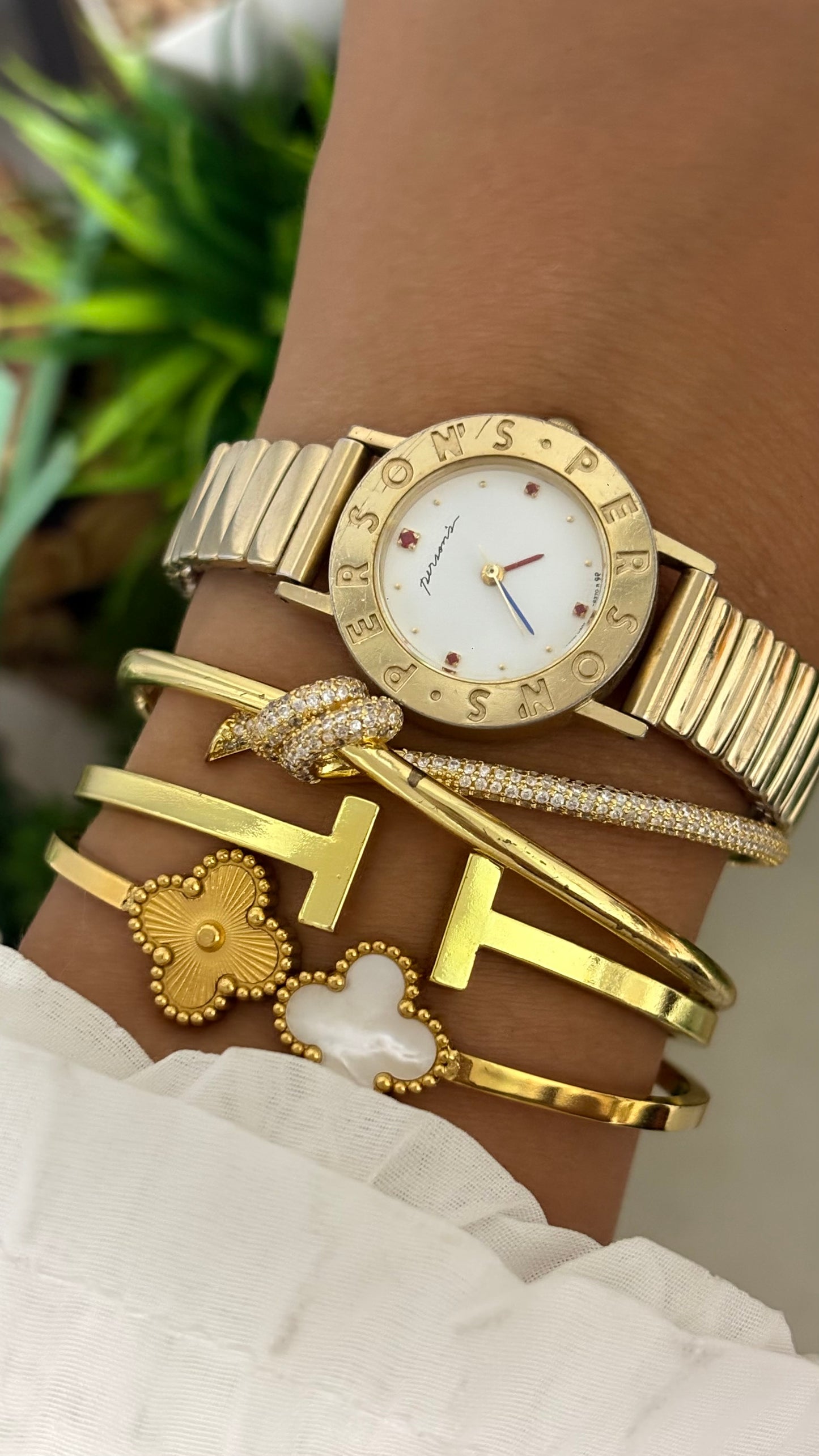 Vintage Person’s Expandable Watch in Gold Tone