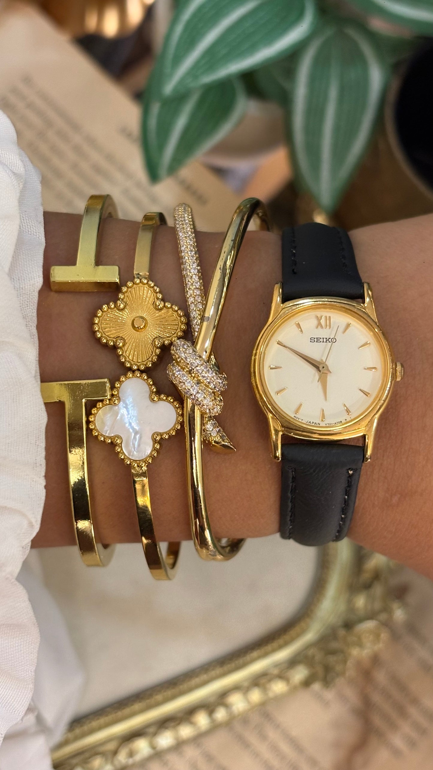 Vintage Seiko Watch in Black Leather Straps
