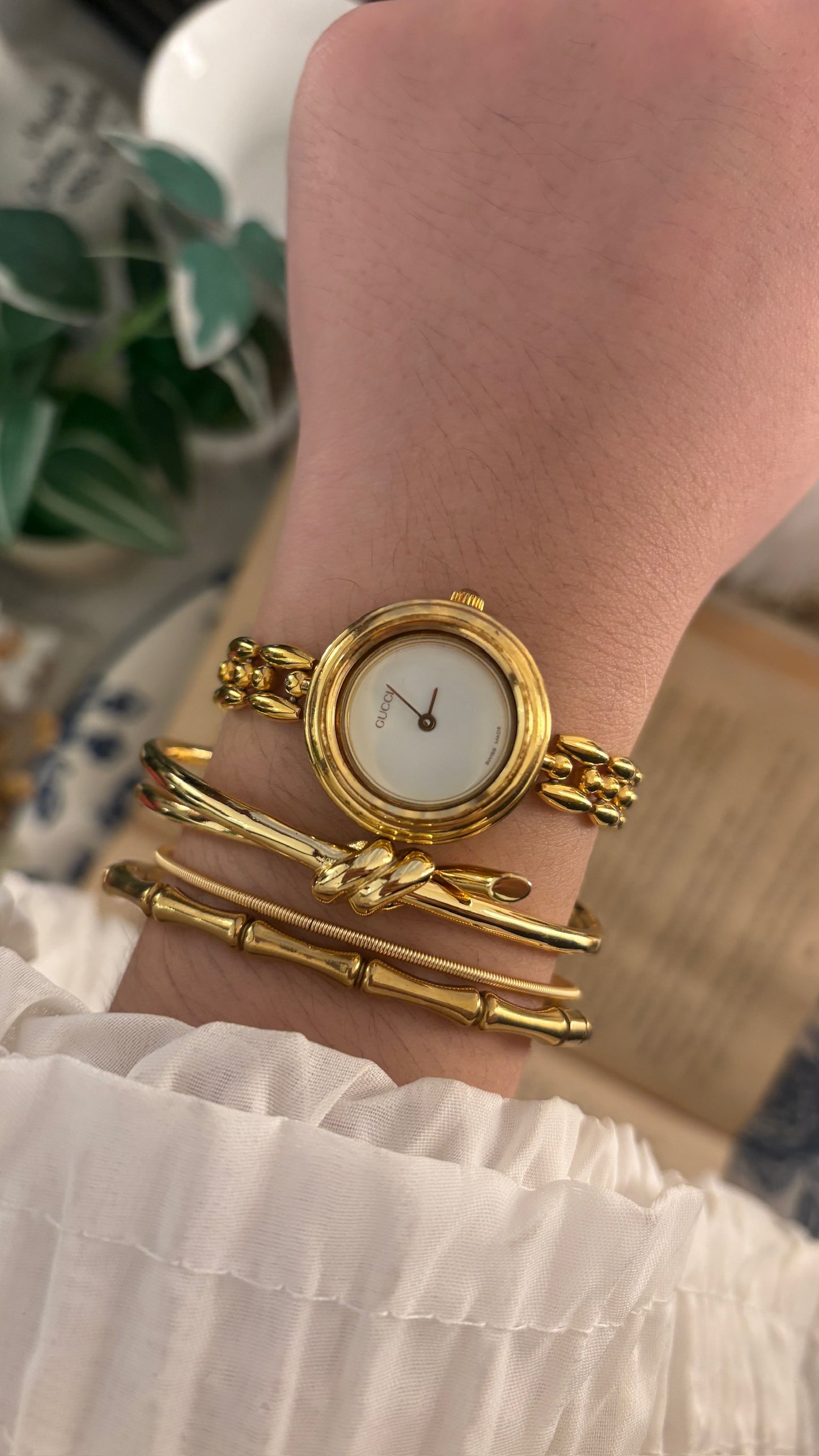 Rare Vintage Gucci Swiss Interchangeable Metal Bezel Rice Link Watch in Gold Tone Quartz