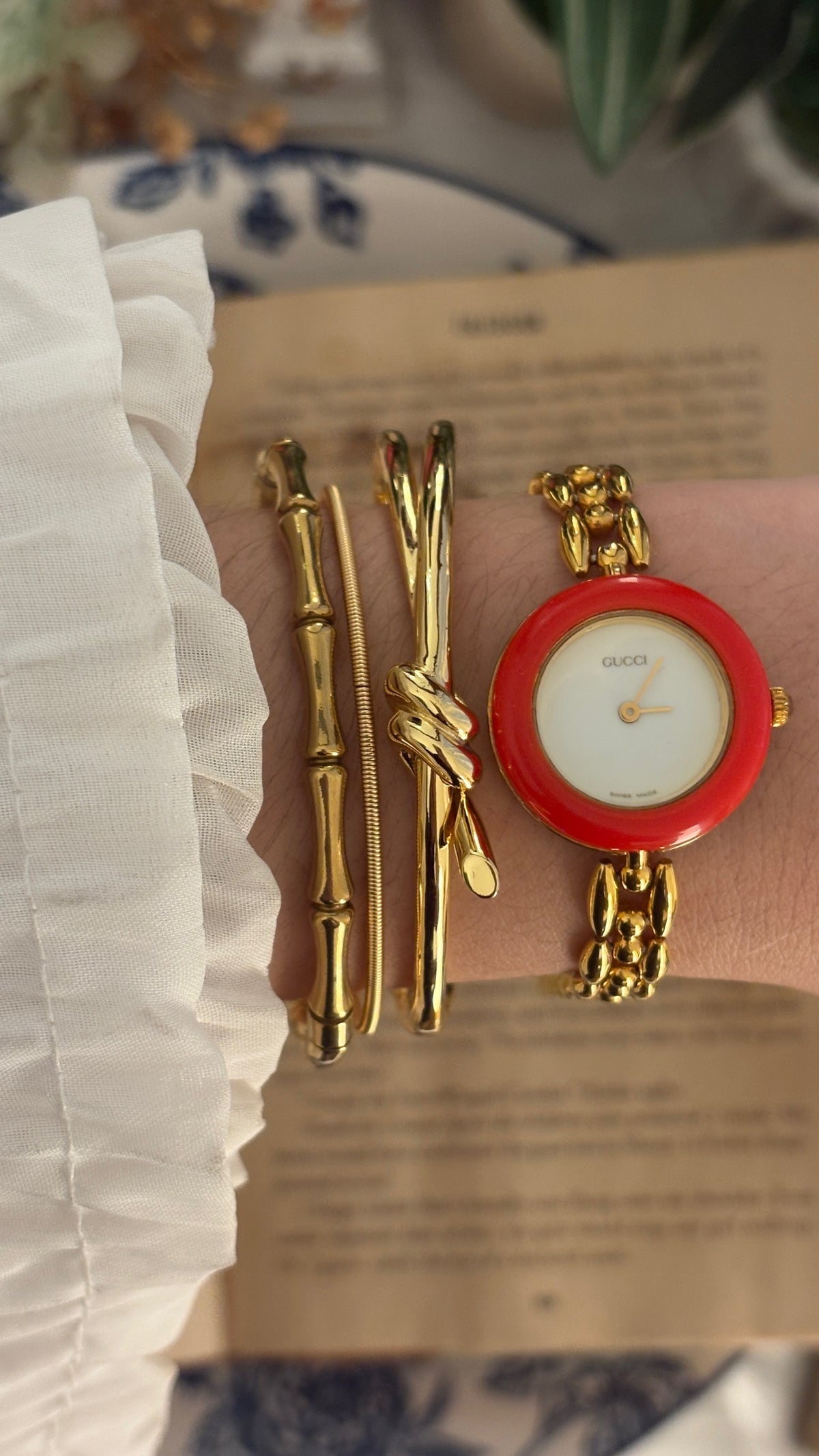 Rare Vintage Gucci Swiss Interchangeable Metal Bezel Rice Link Watch in Gold Tone Quartz