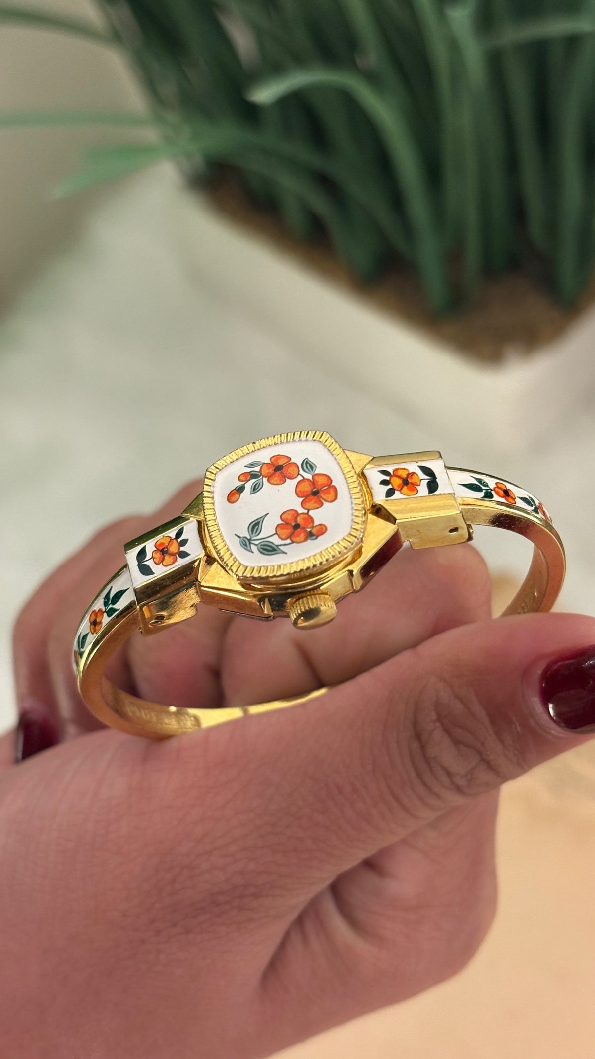 Rare Vintage Lamue Swiss White Peekaboo Watch in Gold Tone Quartz