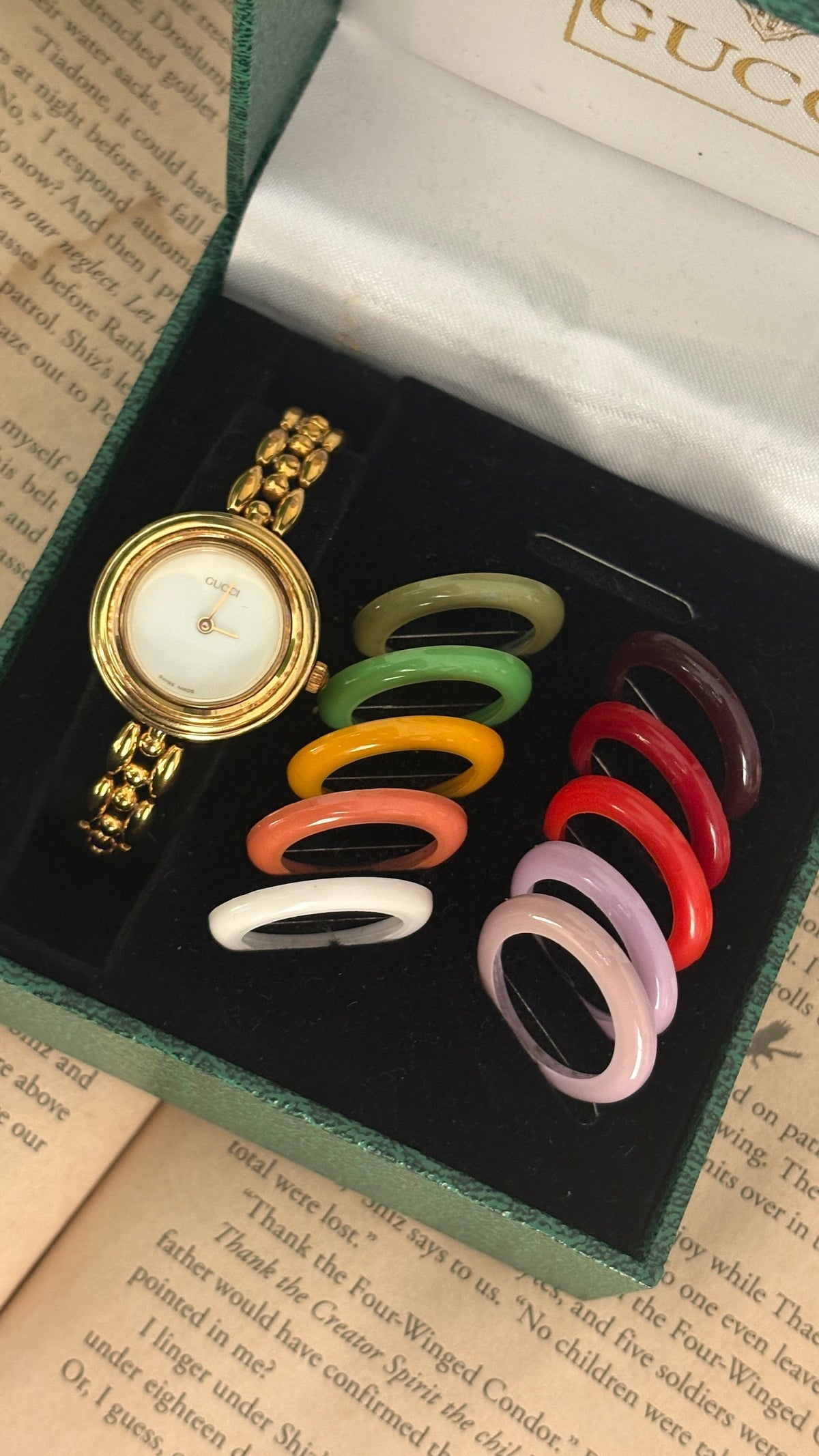 Rare Vintage Gucci Swiss Interchangeable Metal Bezel Rice Link Watch in Gold Tone Quartz
