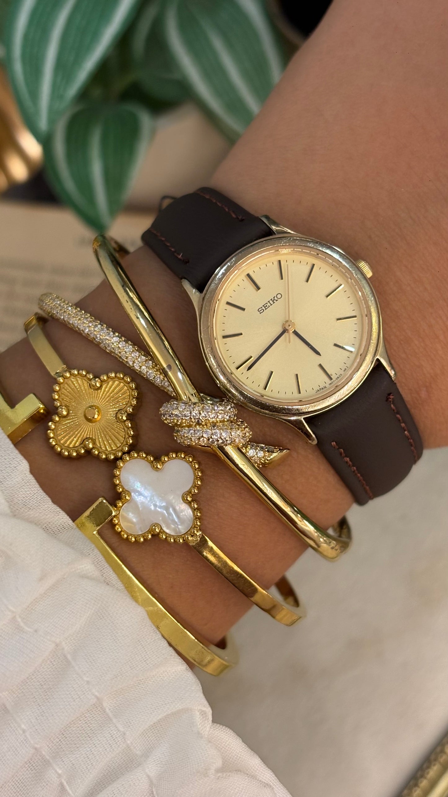 Vintage Seiko Quartz Watch in Brown Leather Straps
