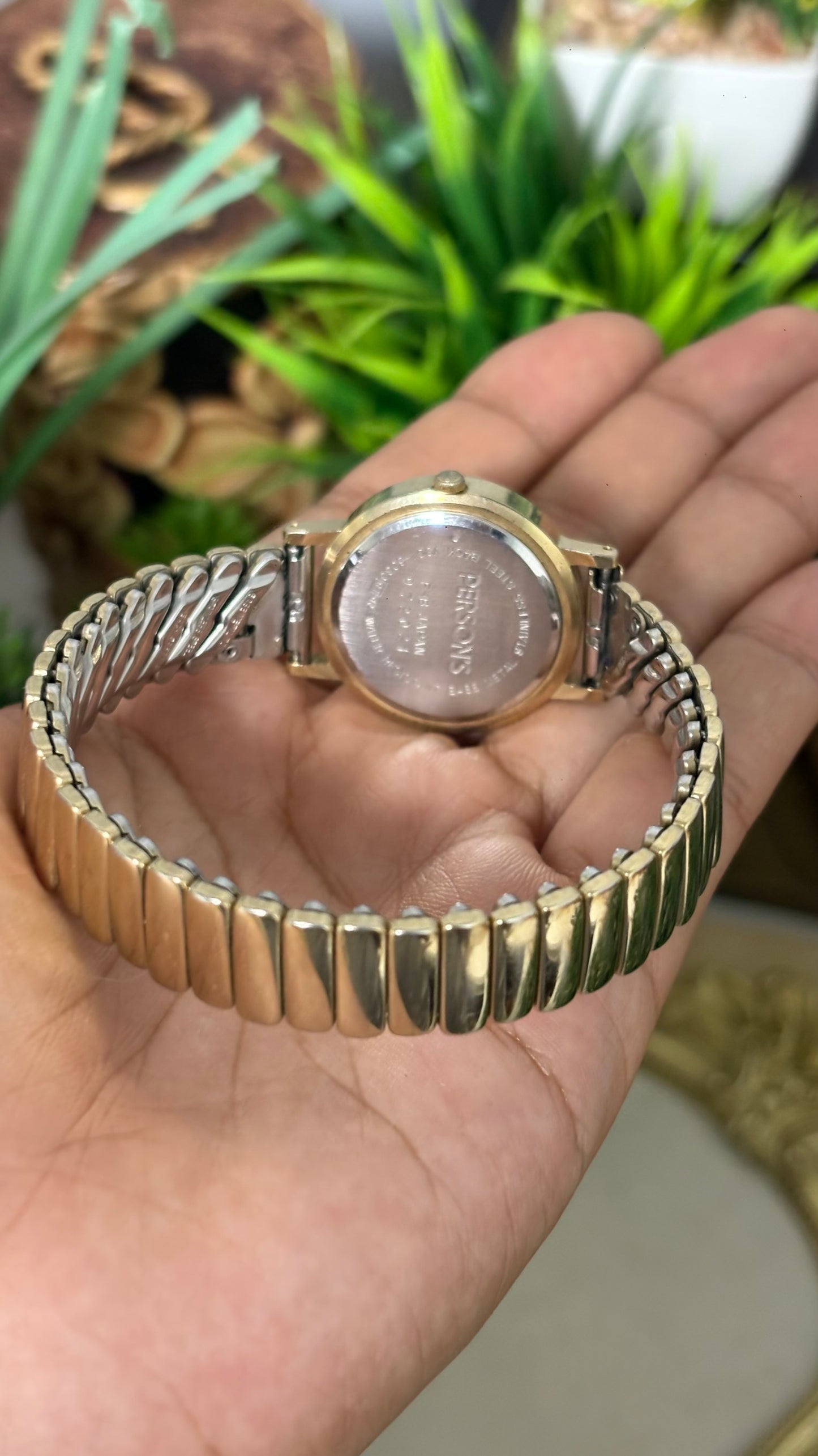 Vintage Person’s Expandable Watch in Gold Tone