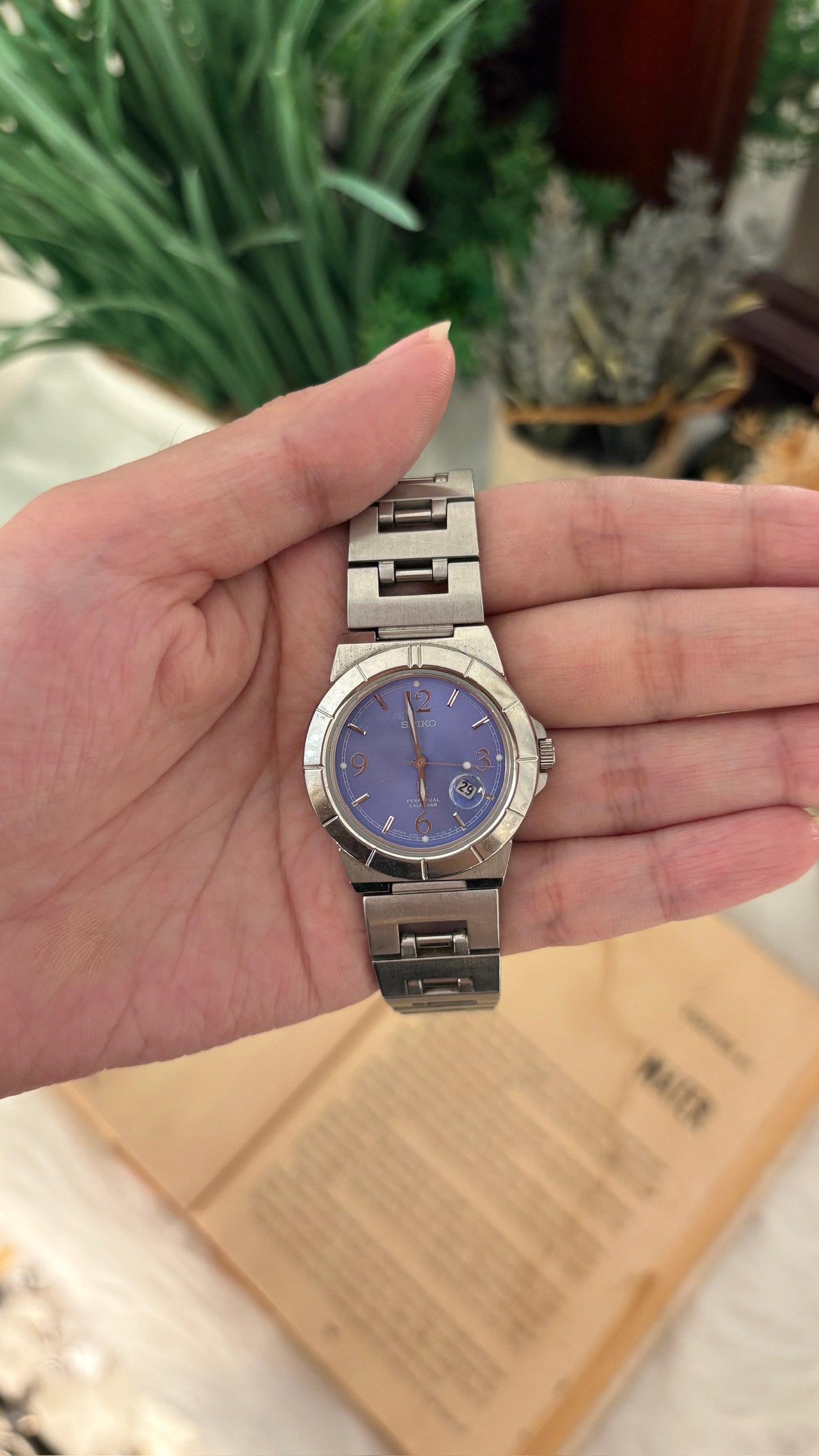 Rare Vintage Seiko Blue Dial Date Window Watch in Silver Tone Quartz