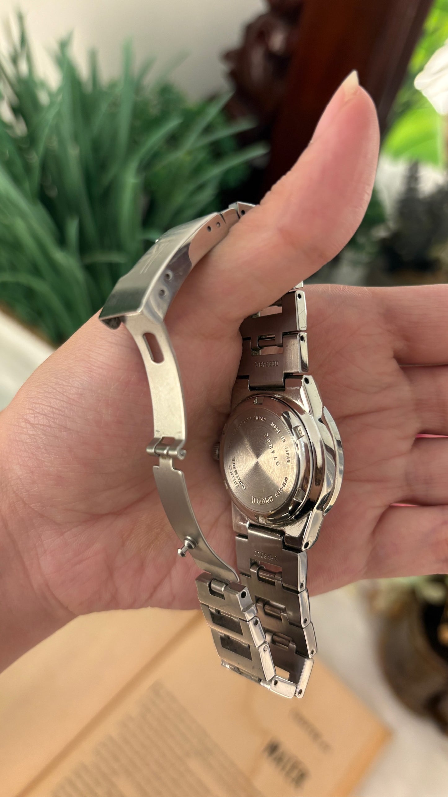 Rare Vintage Seiko Blue Dial Date Window Watch in Silver Tone Quartz