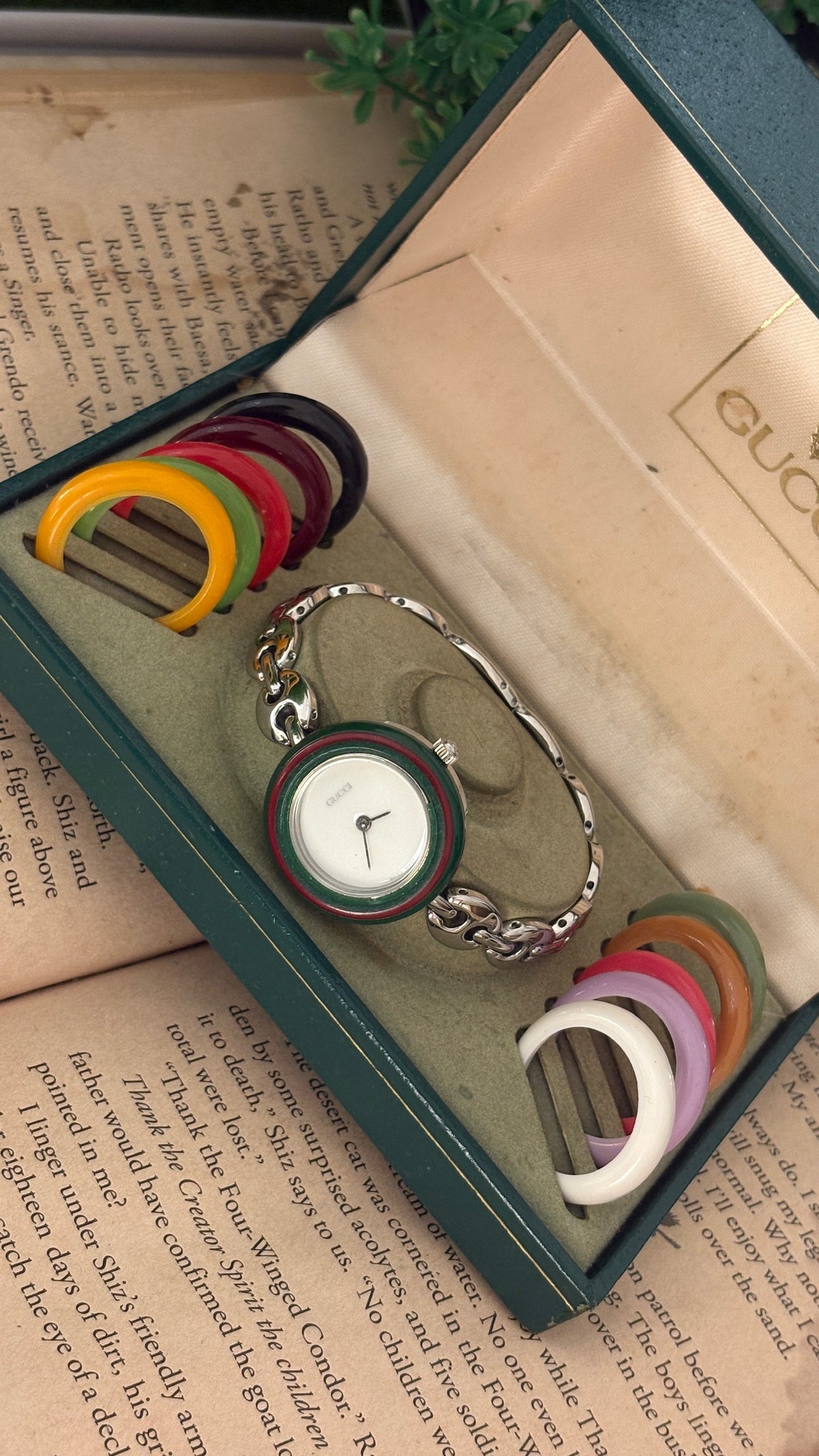 Rare Vintage Gucci Swiss Interchangeable Bezel Marina Link Watch in Silver Tone Quartz
