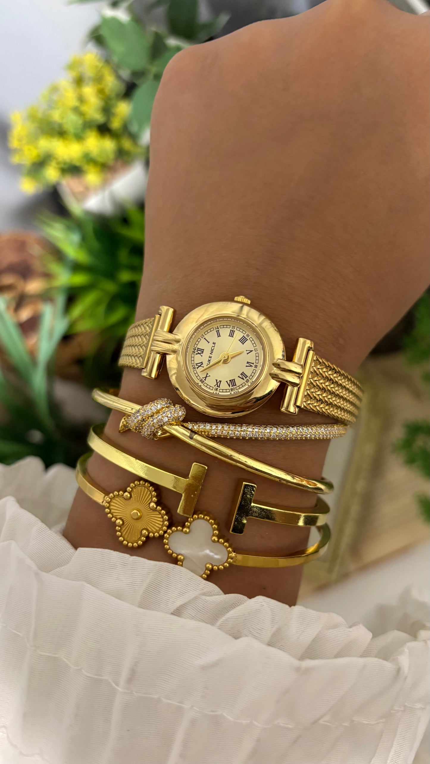 Vintage Duke Nicle Watch in Gold Tone Roman Dial