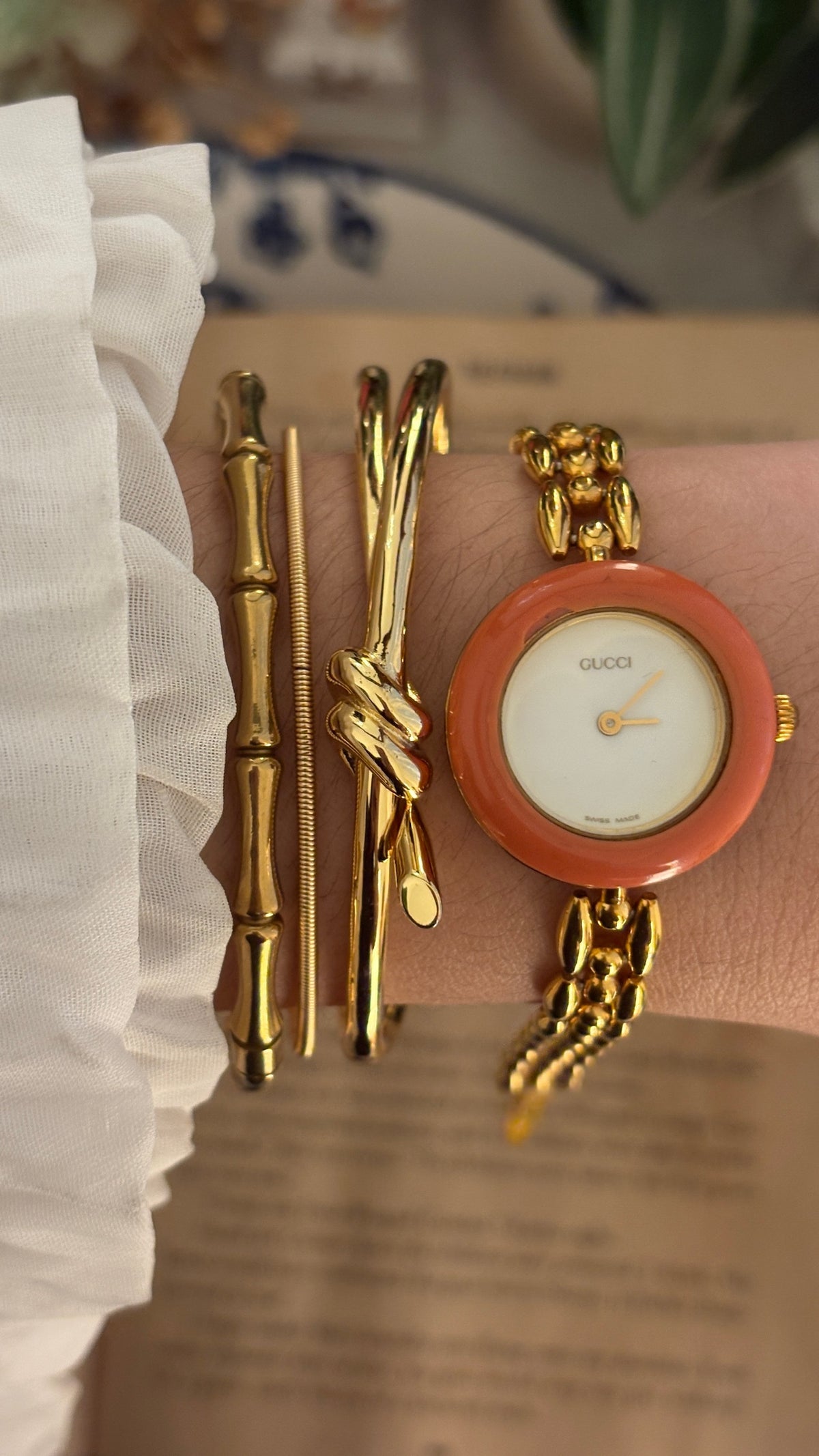 Rare Vintage Gucci Swiss Interchangeable Metal Bezel Rice Link Watch in Gold Tone Quartz