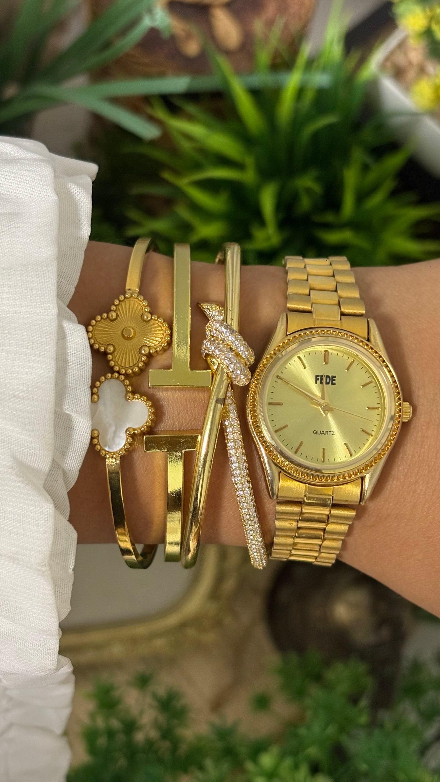 Vintage FEDE Stylish Watch in Gold Tone