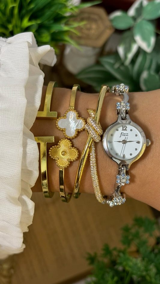 Vintage Fizz Flower Bracelet Watch in Silver Tone Quartz