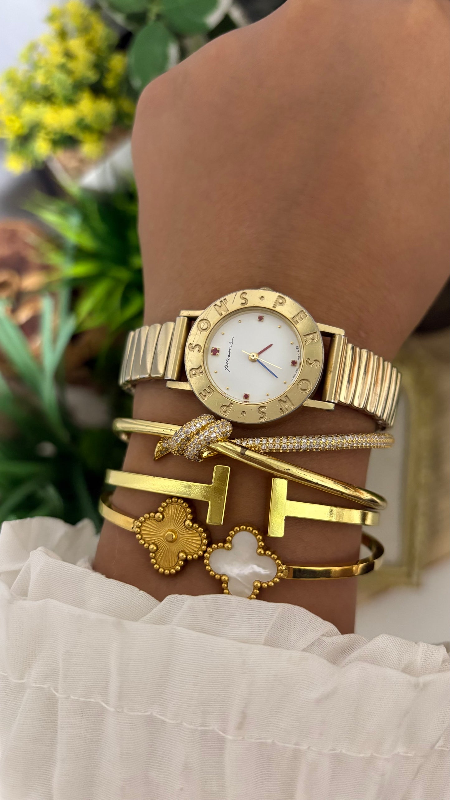 Vintage Person’s Expandable Watch in Gold Tone