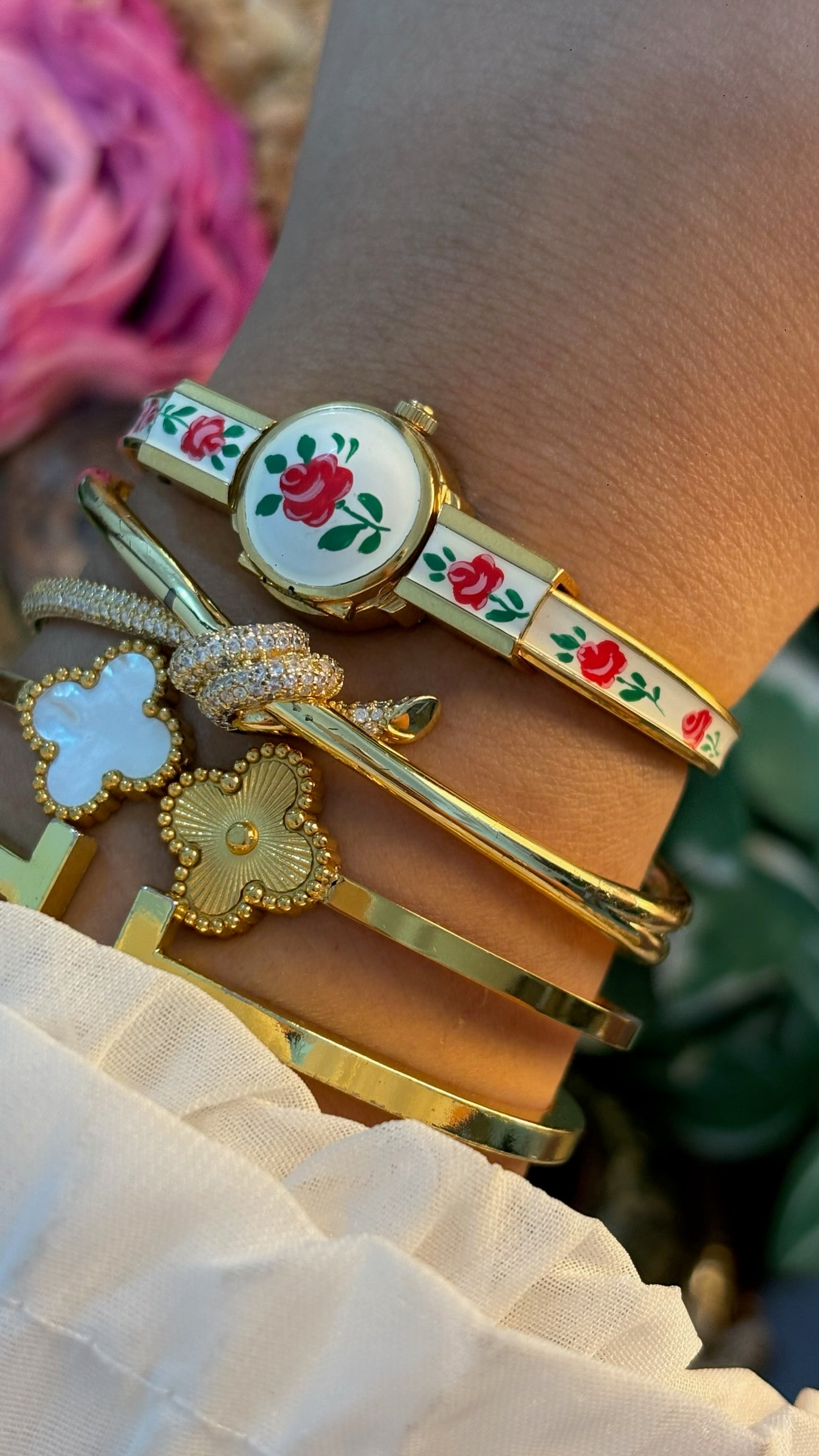 Extremely Rare Dainty Vintage Itraco White Victorian Peekaboo Watch in Gold Tone Quartz
