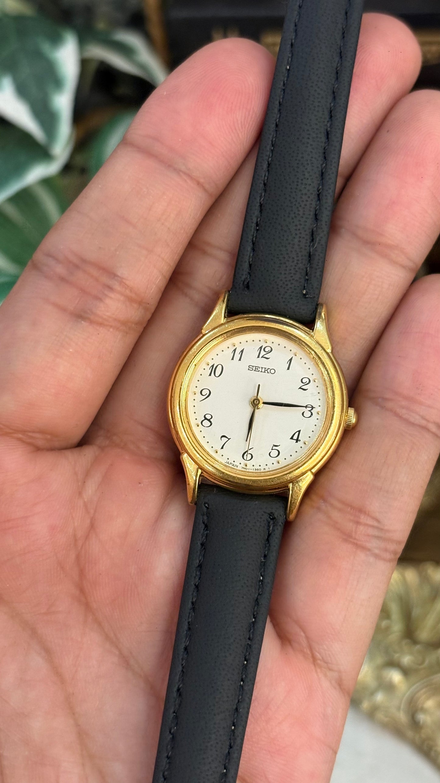 Vintage Seiko Watch in Black Leather Straps