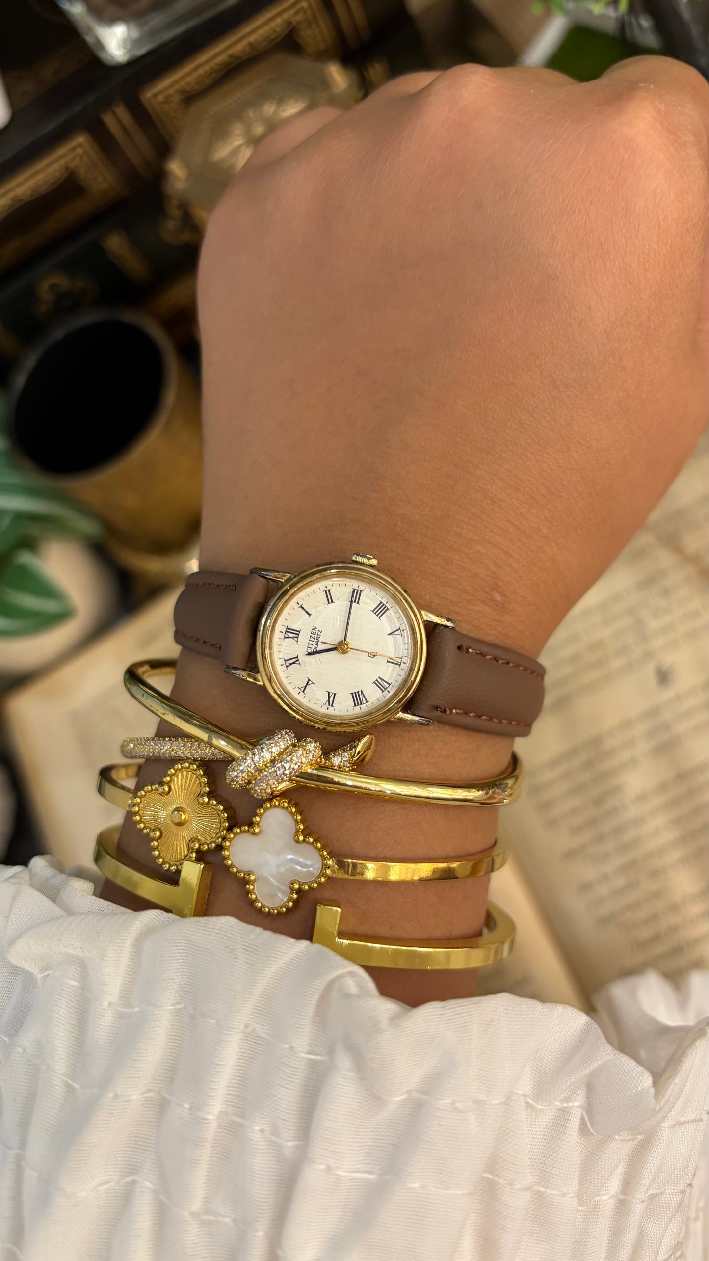 Vintage Citizen Watch in Brown Leather Straps Roman Dial