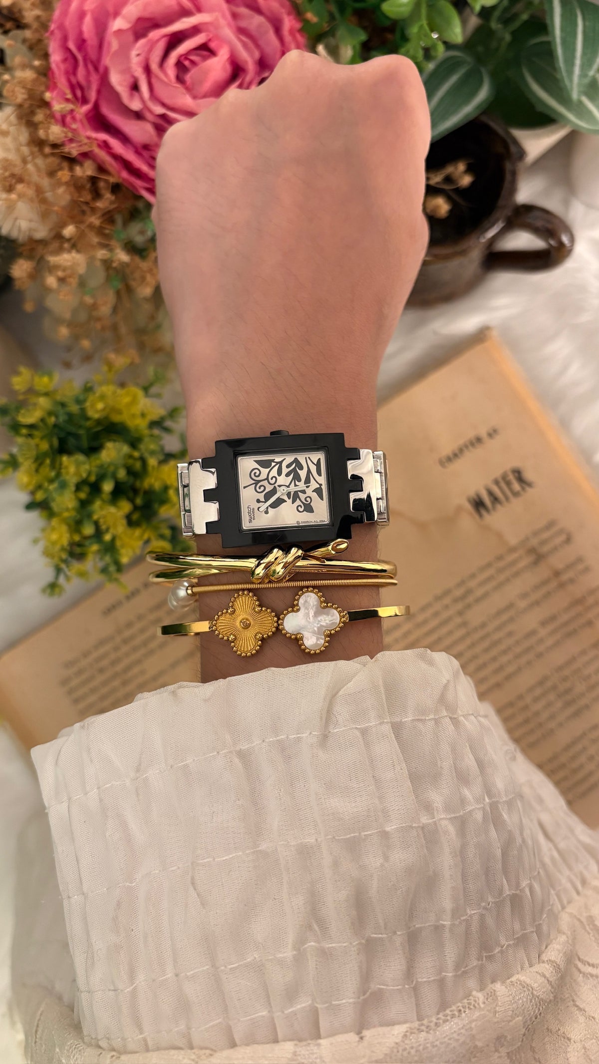 Rare Vintage Swatch Swiss Flower Art Deco Dial Tank Watch in Silver Tone Quartz
