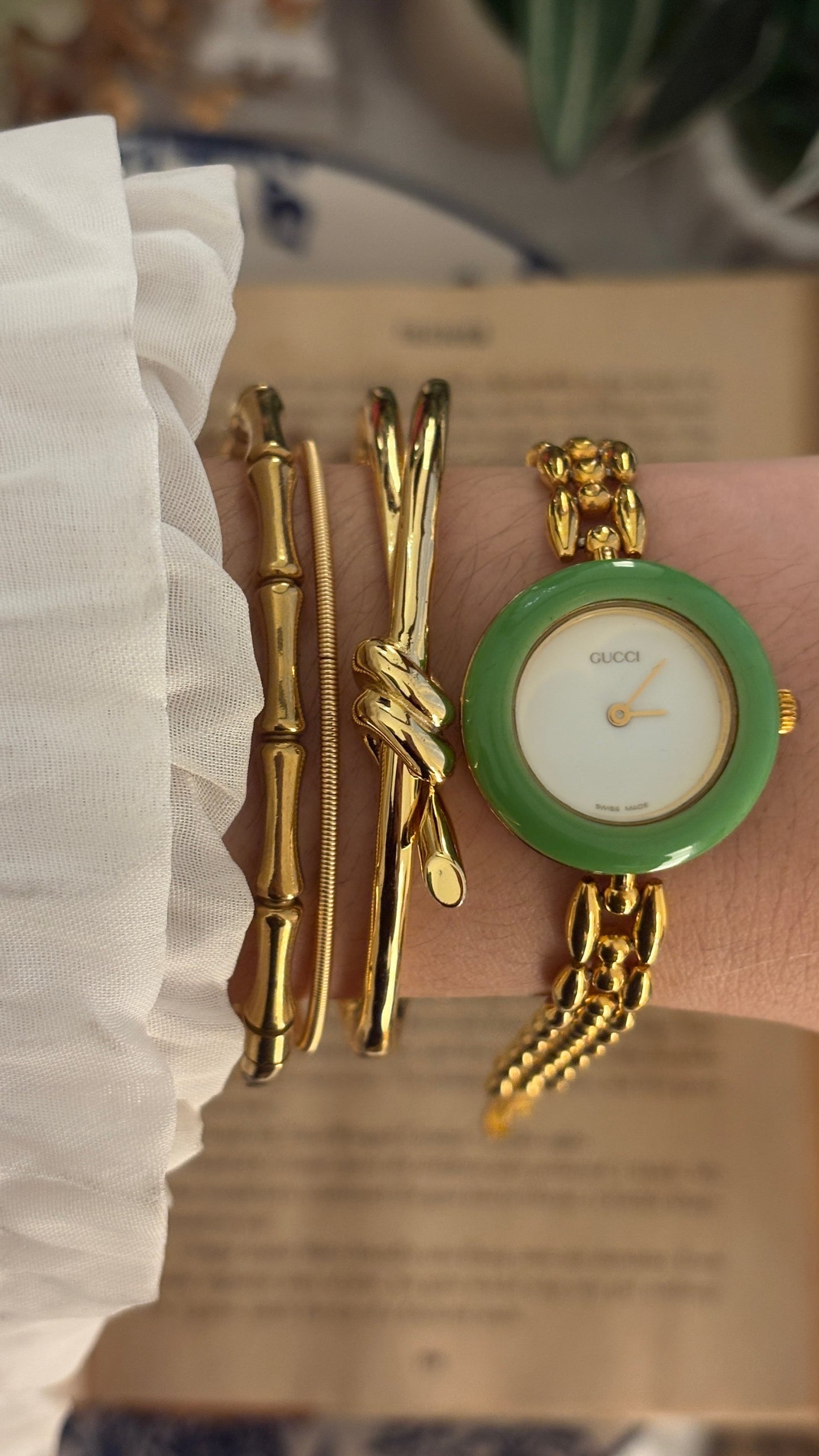 Rare Vintage Gucci Swiss Interchangeable Metal Bezel Rice Link Watch in Gold Tone Quartz