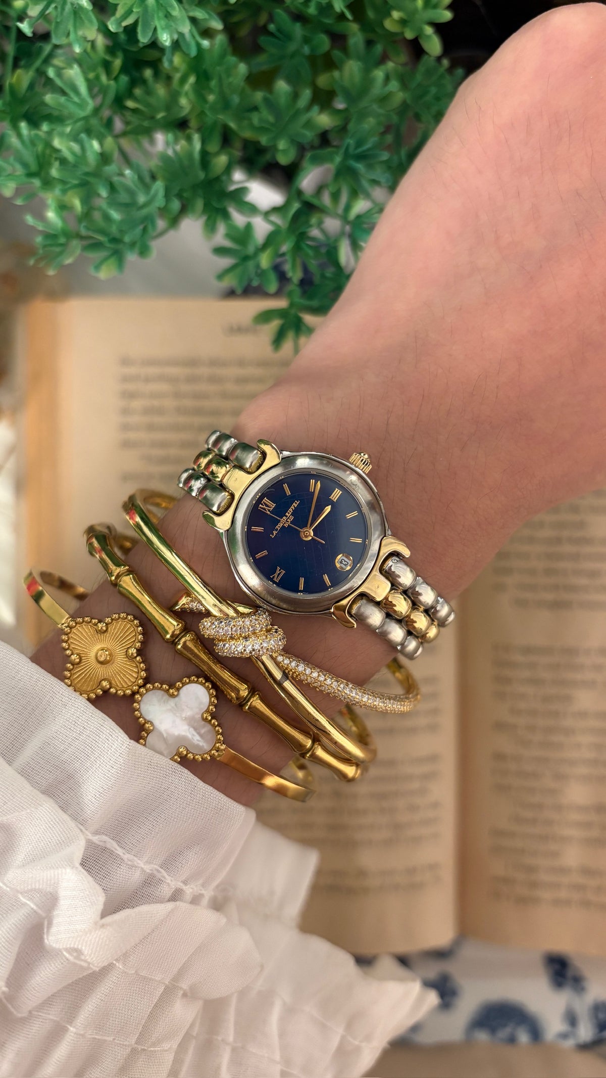Vintage La Tour Eiffel Paris Midnight Blue Dial Date Window Watch in Two-Tone Quartz