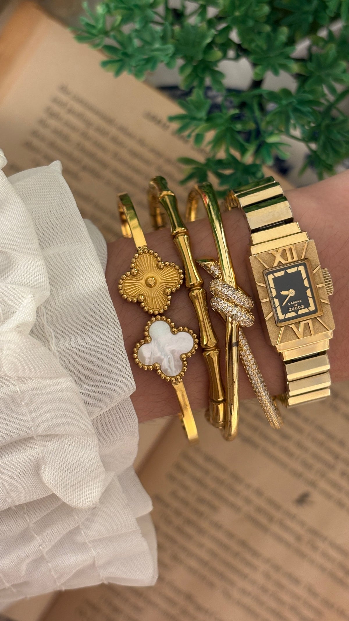 Rare Dainty Vintage Cabane De Zucca Roman Bezel Black Dial Watch in Gold Tone Quartz