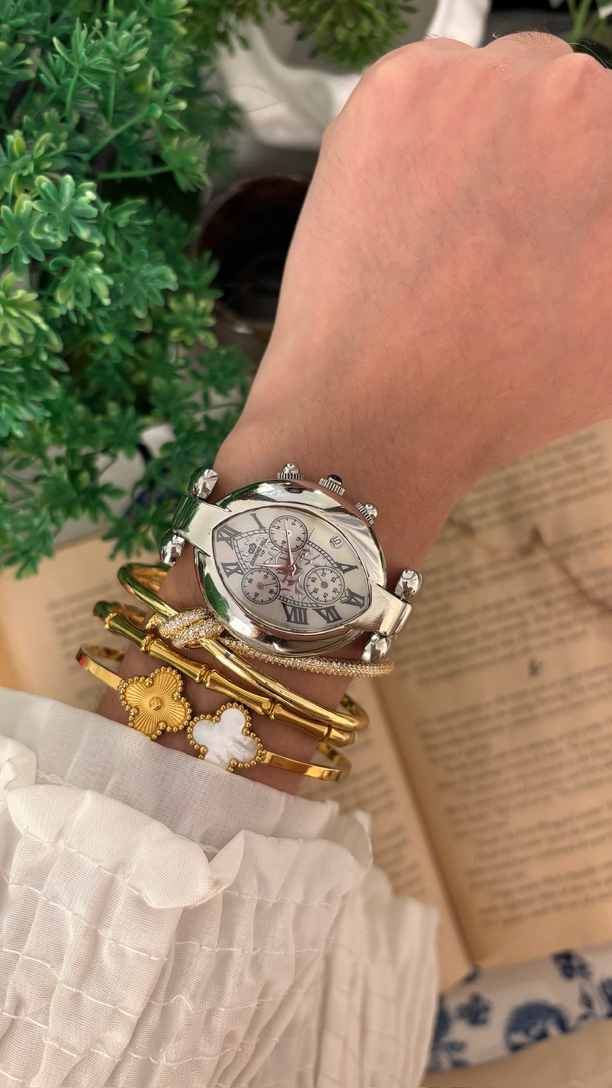 Rare Vintage Diamond Hill Japan Eye Dial Watch in Silver Tone Quartz