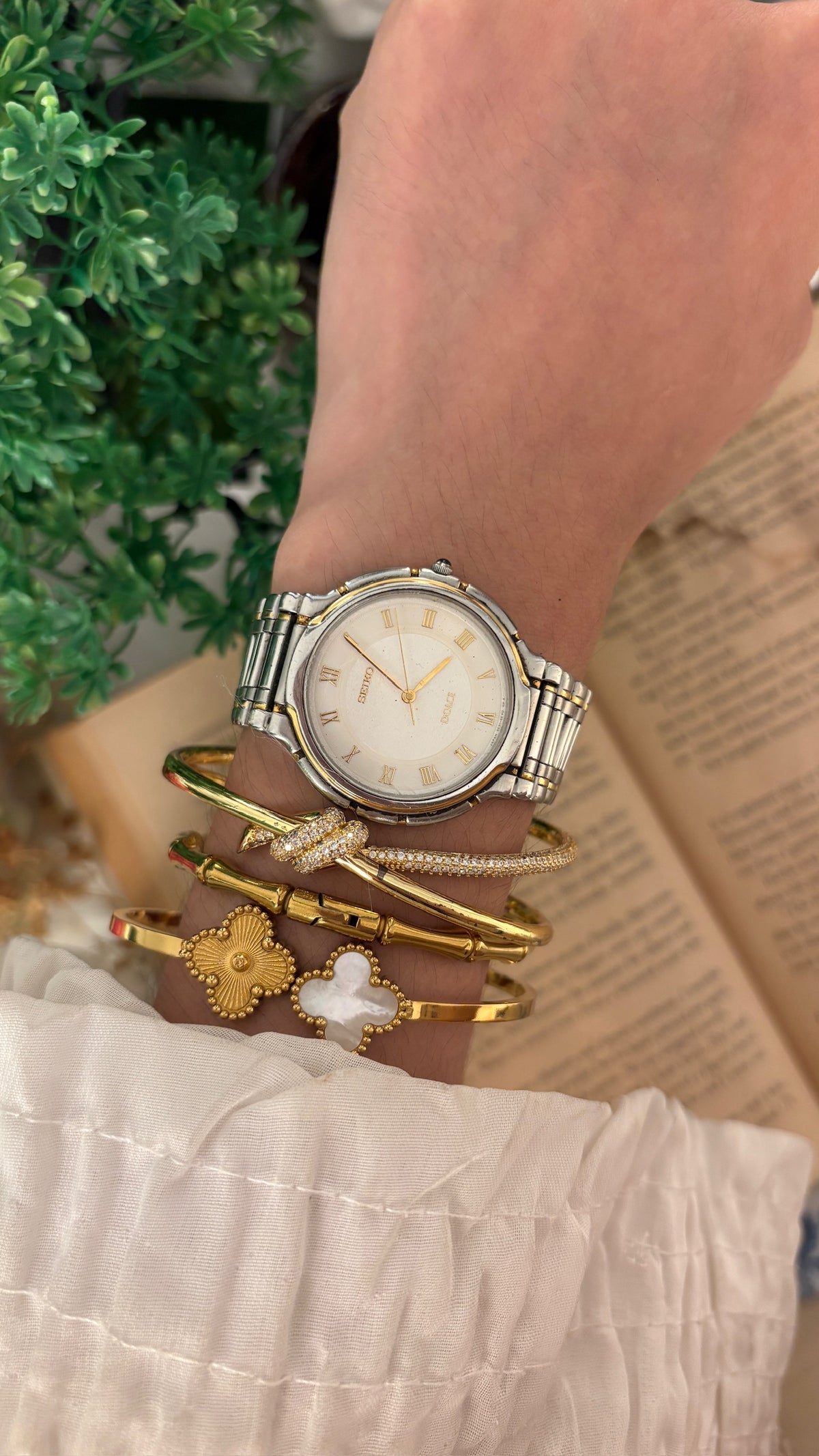 Extremely Rare Seiko Dolce Sandblast Roman Dial Watch in Two-Tone Quartz