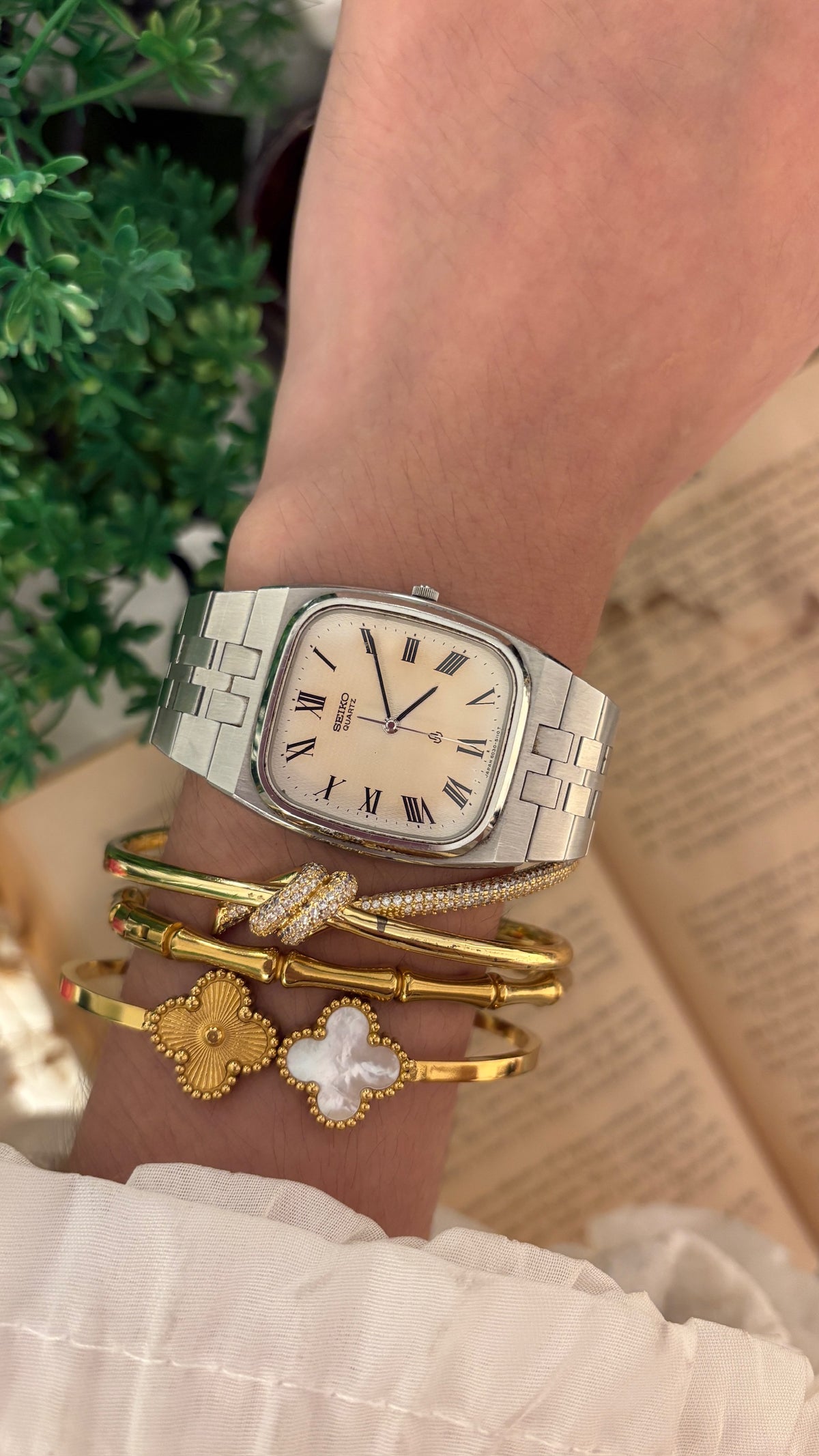 Extremely Rare Vintage Seiko Roman Dial Tank Mens Watch in Silver Tone Quartz