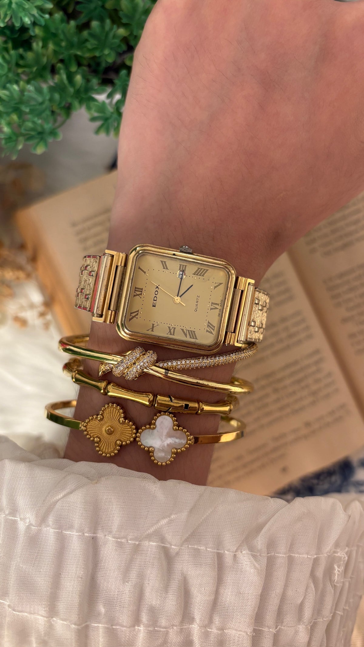 Rare Vintage Edox Swiss Roman Dial Tank Expandable Band Watch in Gold Tone Quartz