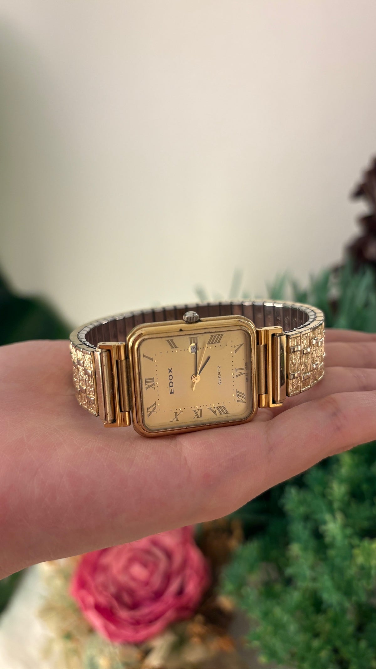 Rare Vintage Edox Swiss Roman Dial Tank Expandable Band Watch in Gold Tone Quartz