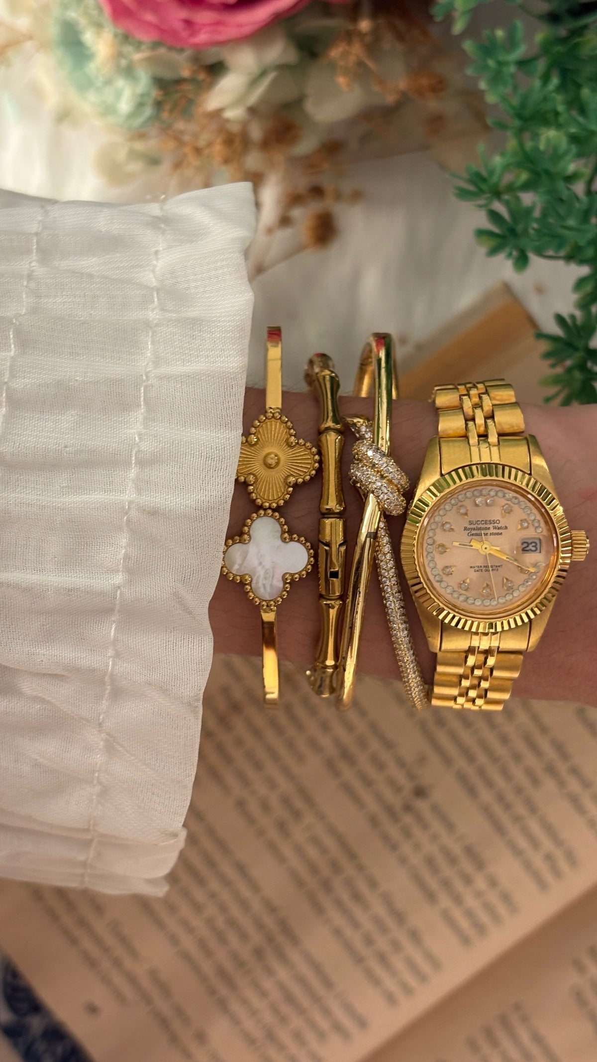Rare Vintage Successo Royalstone Fluted Bezel Watch in Gold Tone Quartz