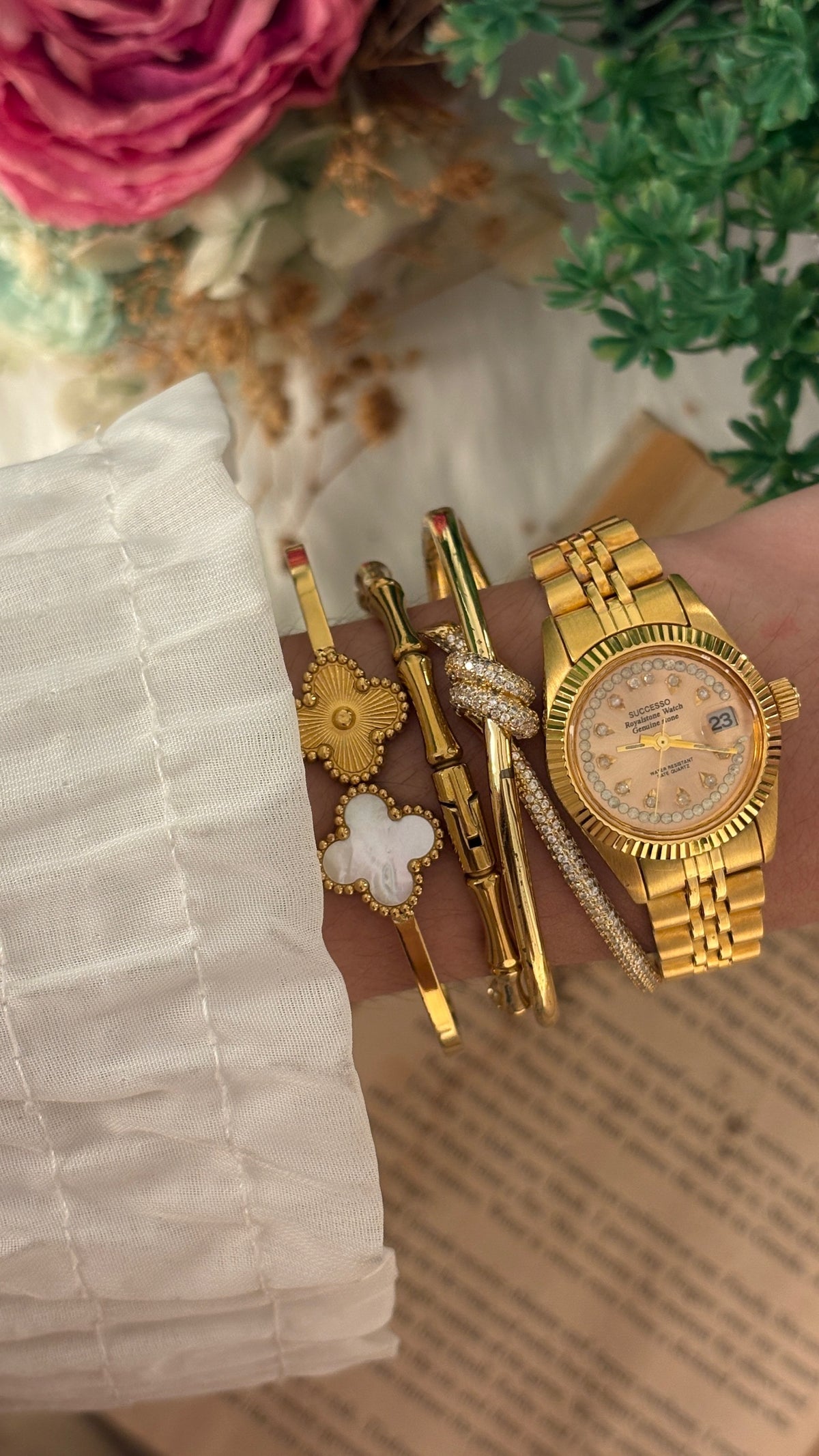 Rare Vintage Successo Royalstone Fluted Bezel Watch in Gold Tone Quartz