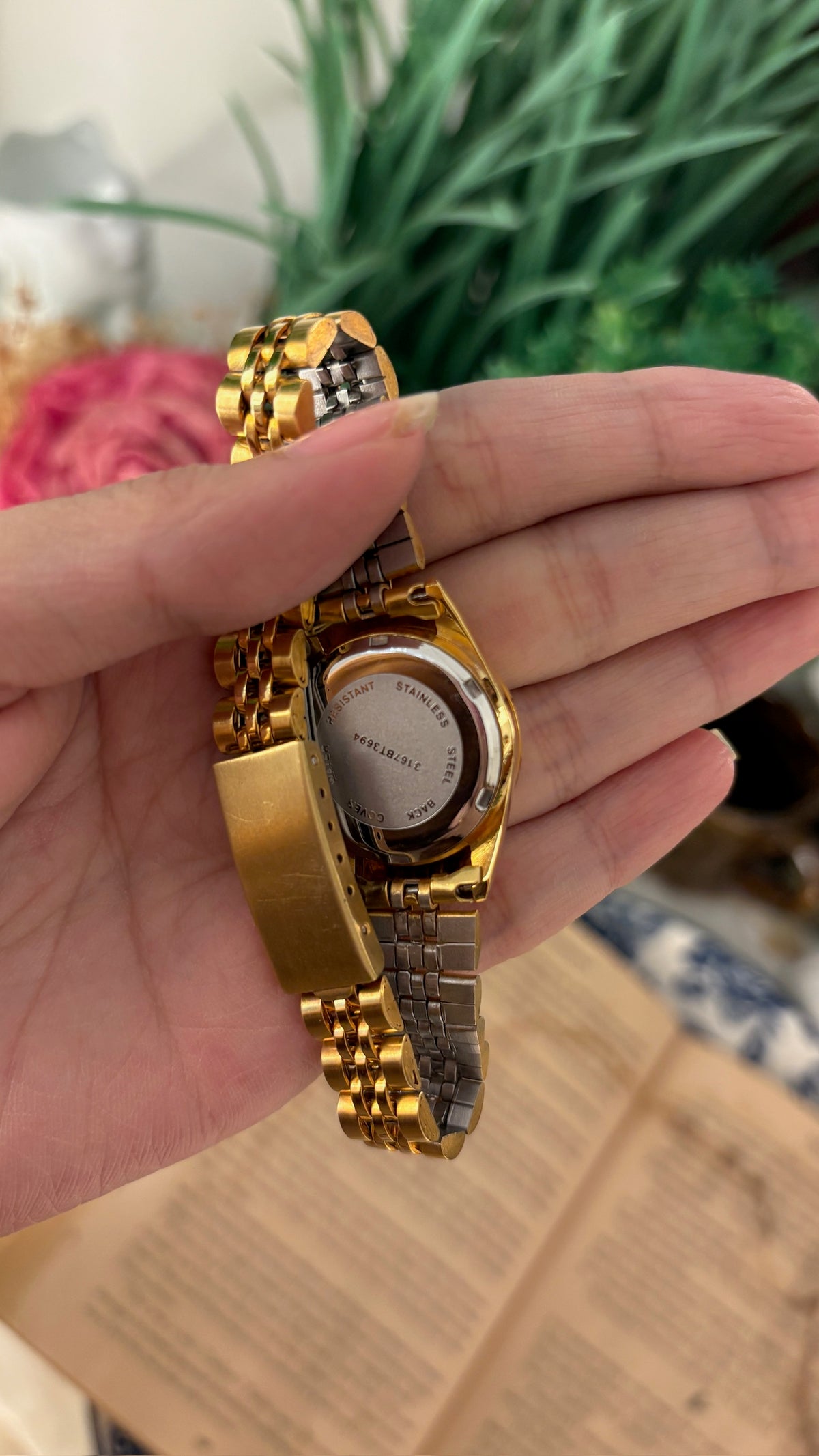 Rare Vintage Successo Royalstone Fluted Bezel Watch in Gold Tone Quartz